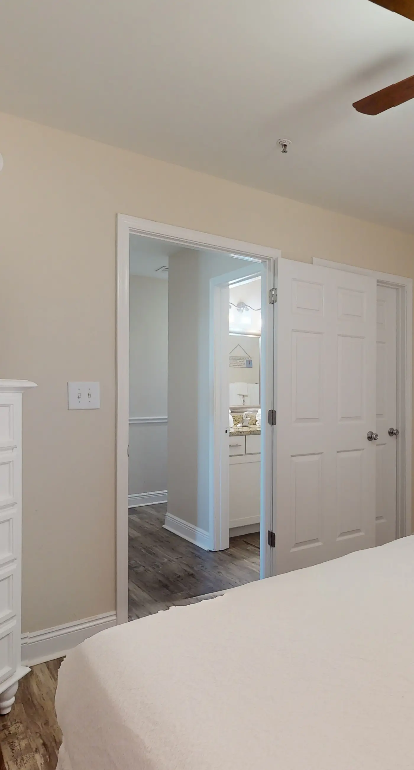 Airy coastal condo steps to the Gulf & quick drive to entertainment