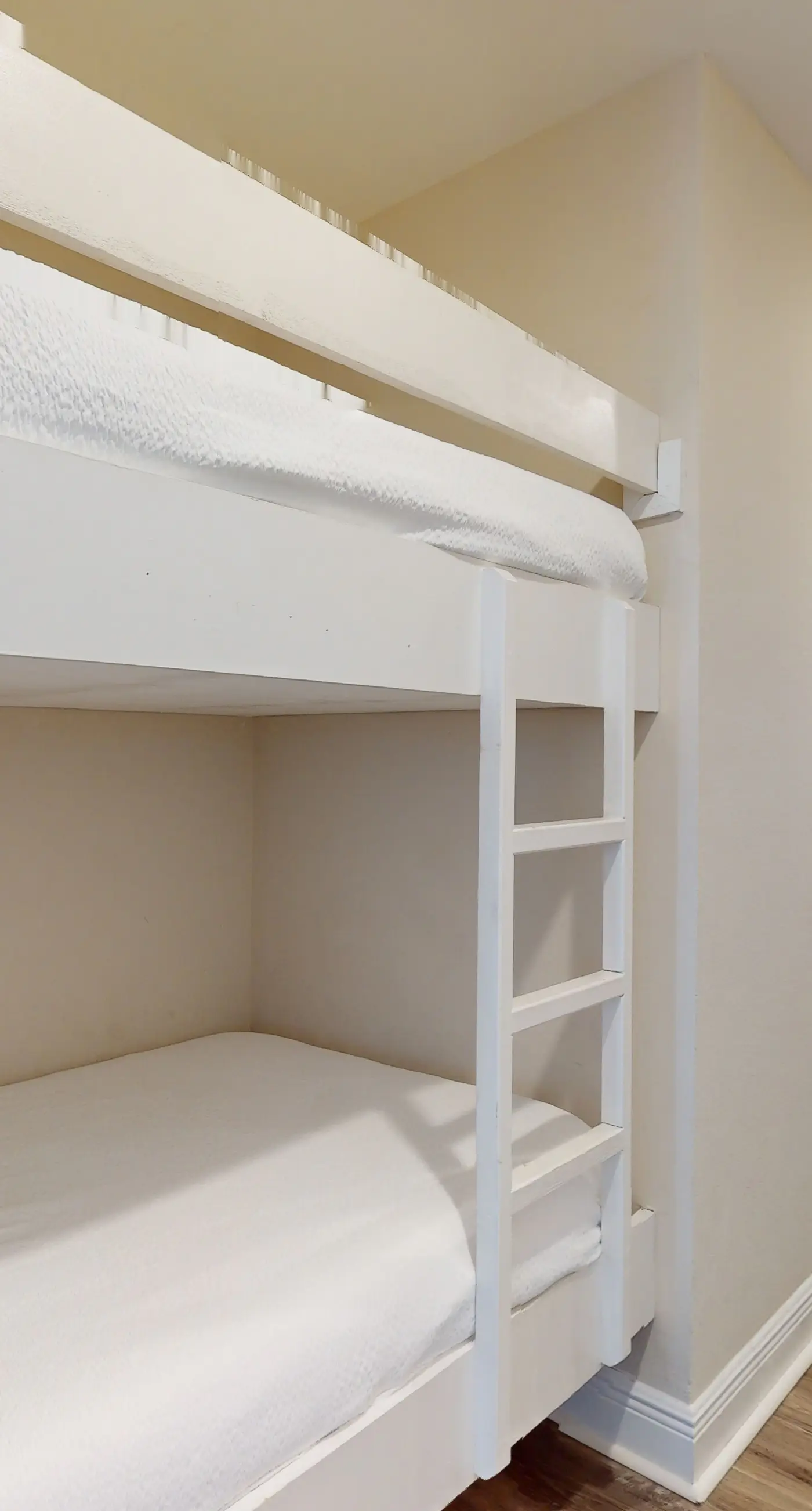 Airy coastal condo steps to the Gulf & quick drive to entertainment