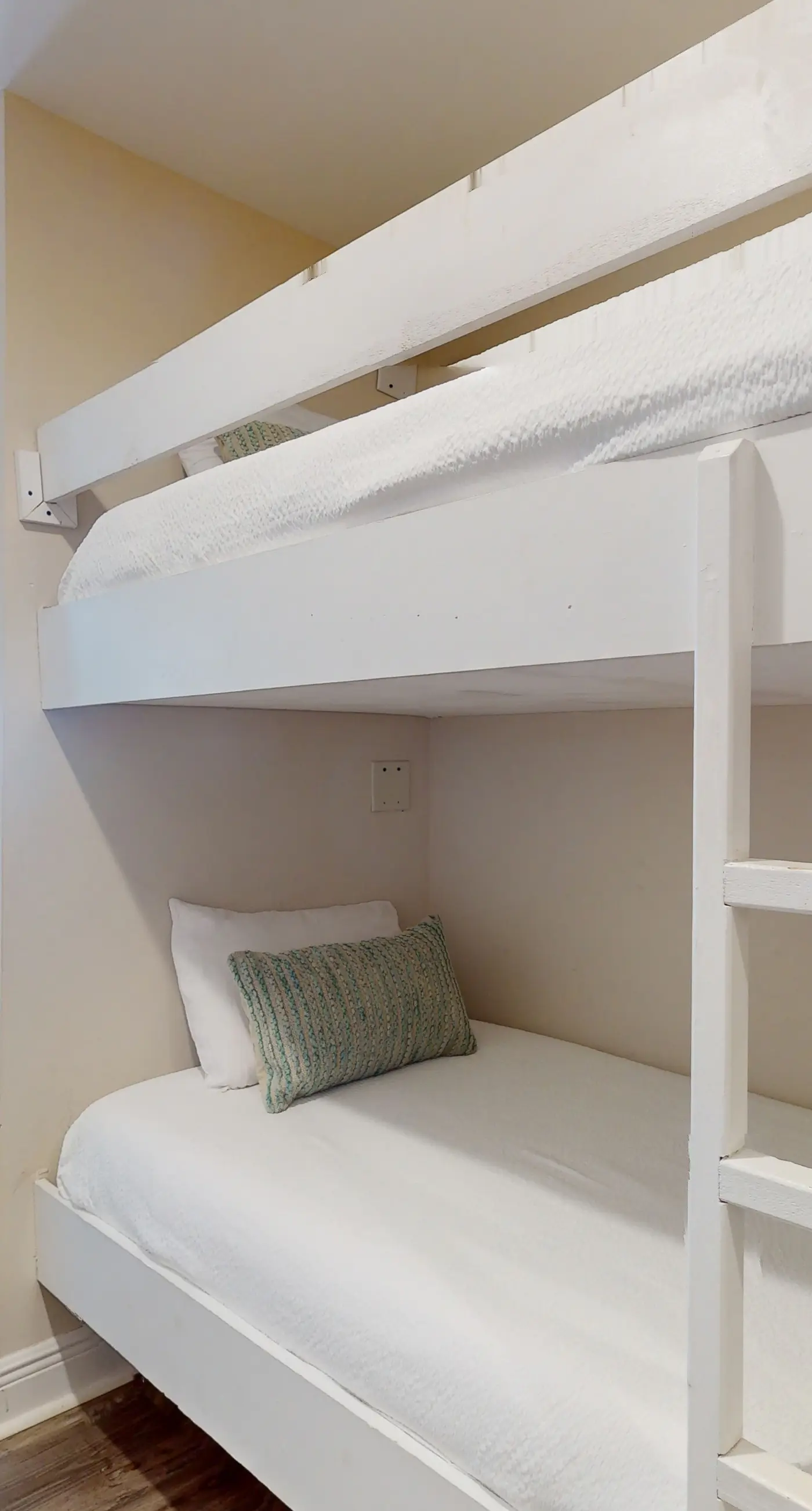 Airy coastal condo steps to the Gulf & quick drive to entertainment