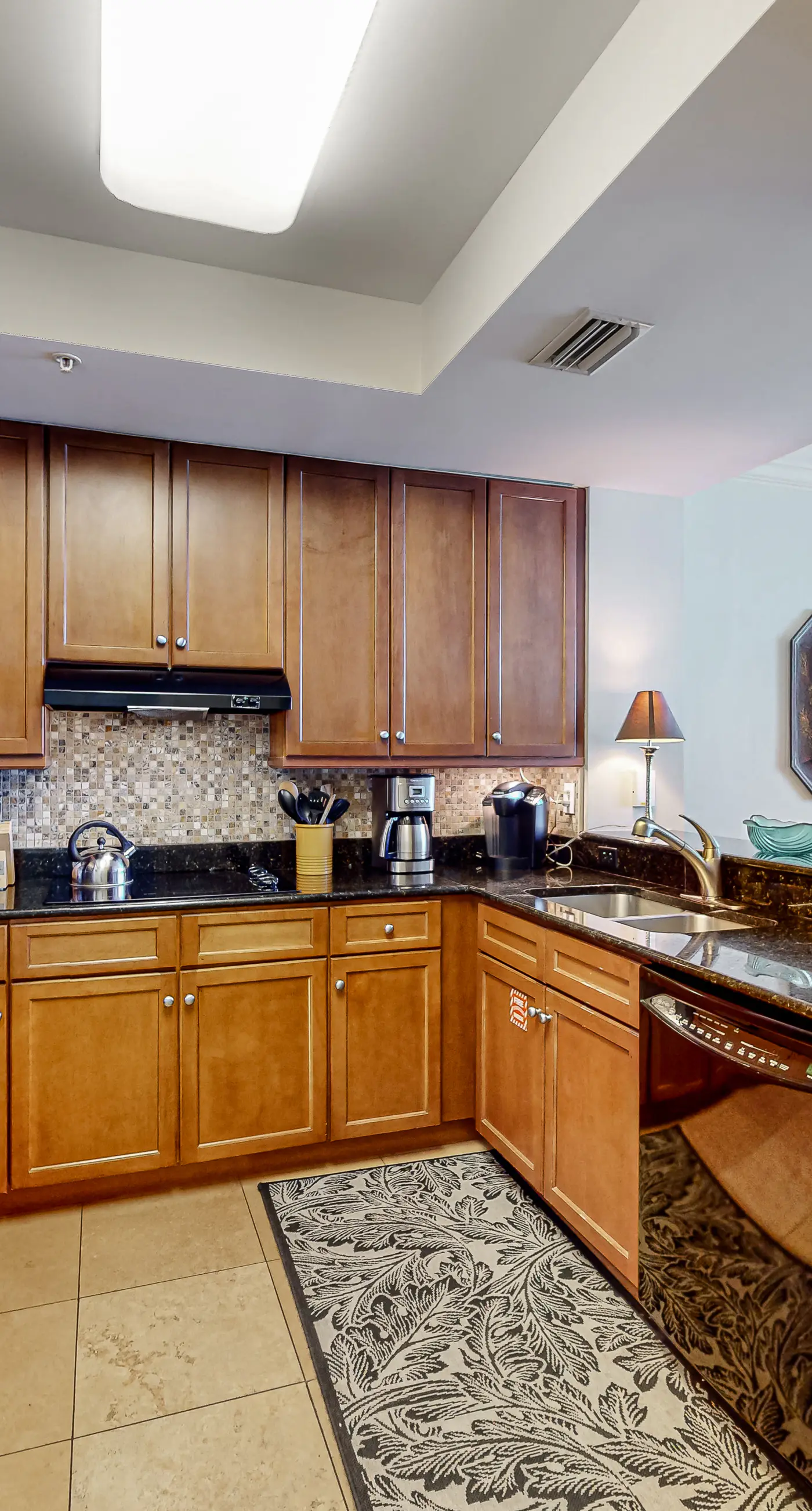 Gulf-view condo with amazing views, private balcony, pool & hot tub