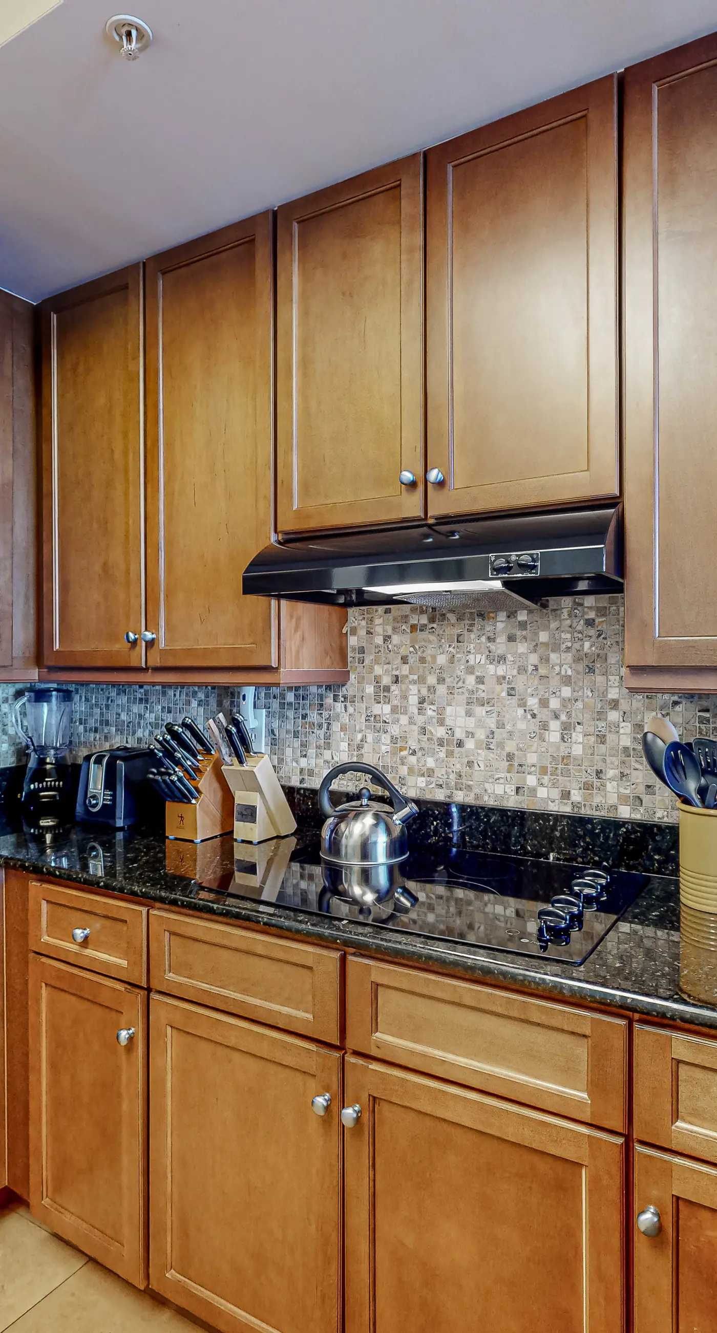 Gulf-view condo with amazing views, private balcony, pool & hot tub