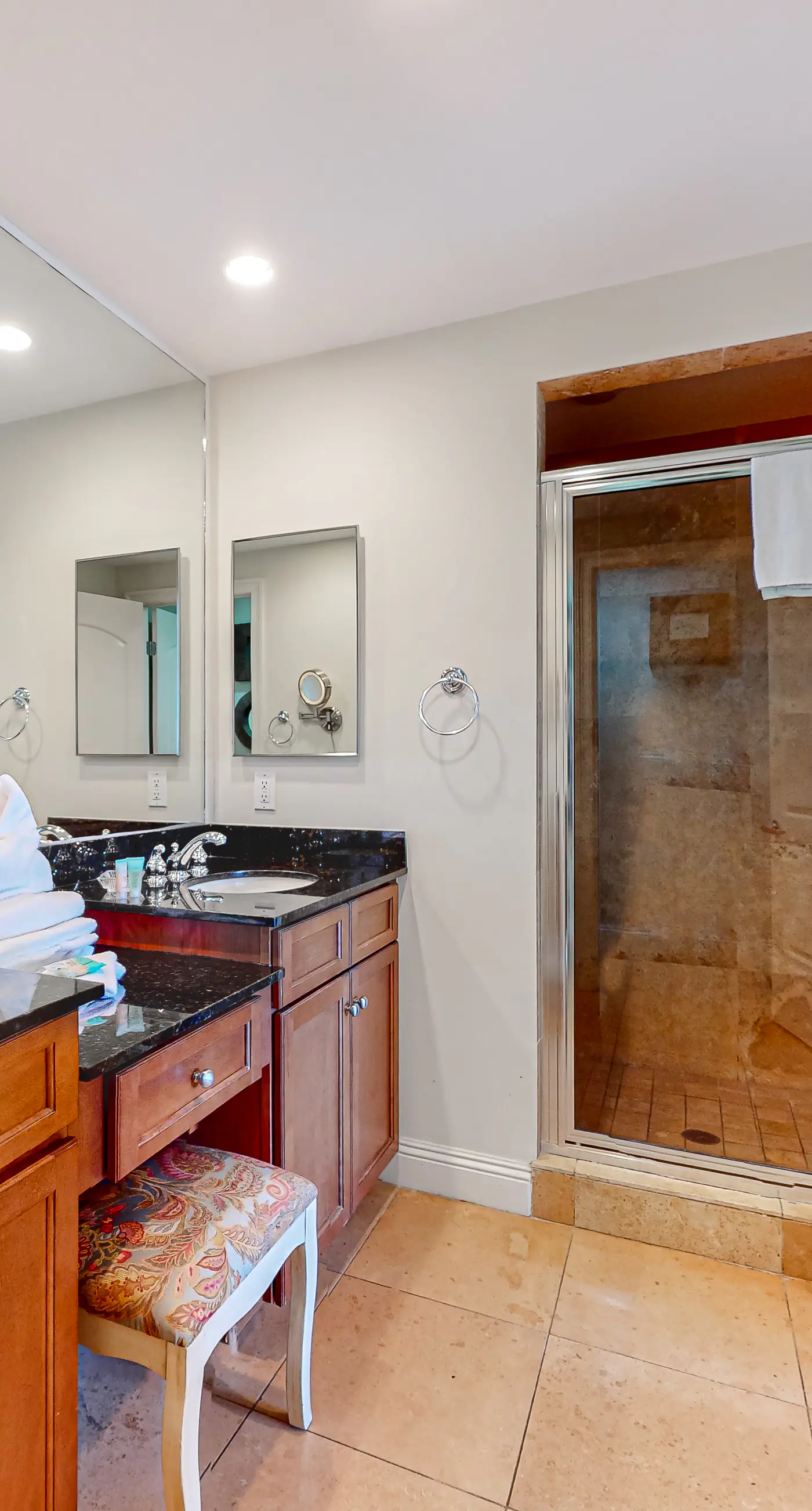 Gulf-view condo with amazing views, private balcony, pool & hot tub