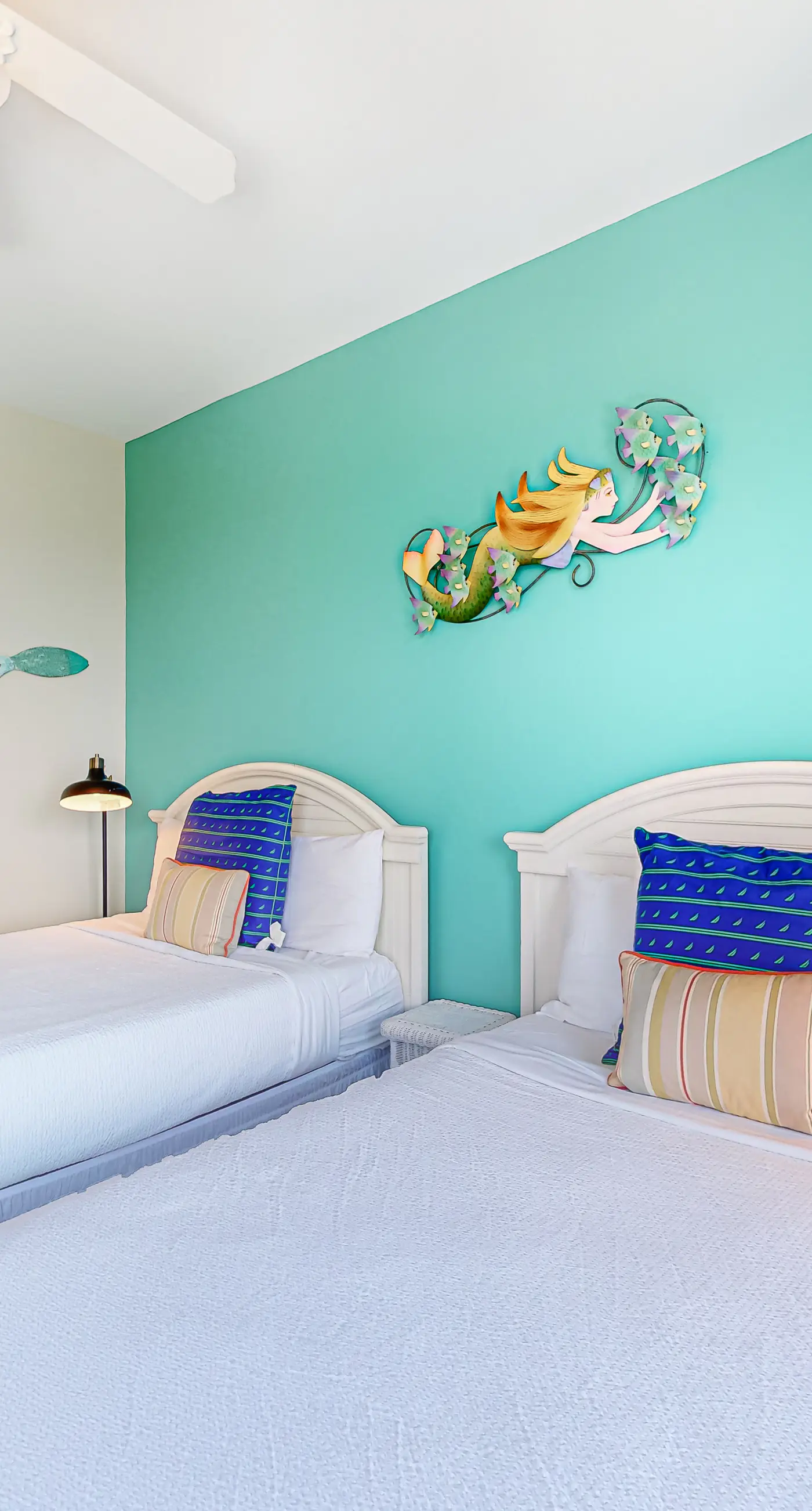 Gulf-view condo with amazing views, private balcony, pool & hot tub