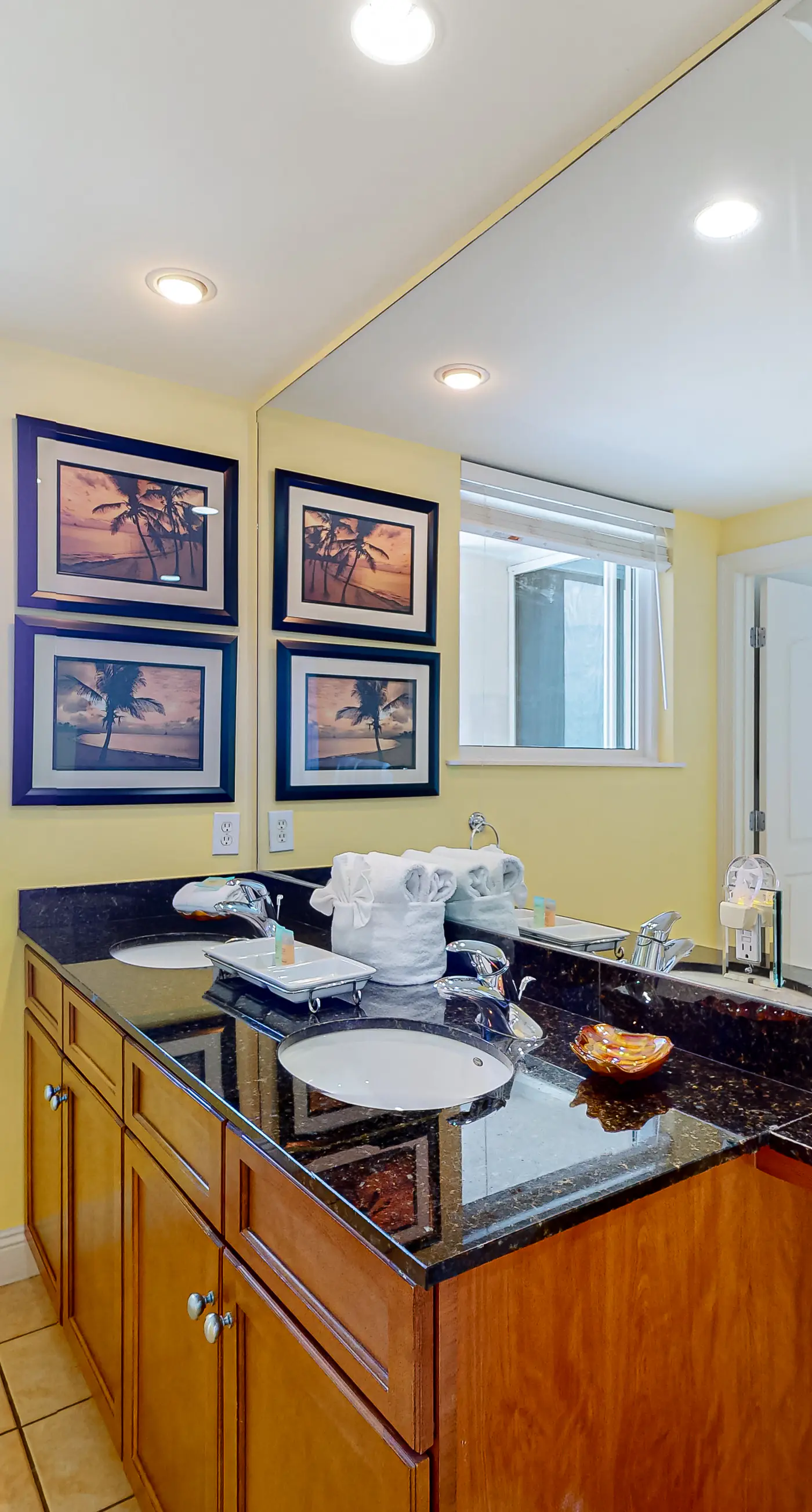 Gulf-view condo with amazing views, private balcony, pool & hot tub