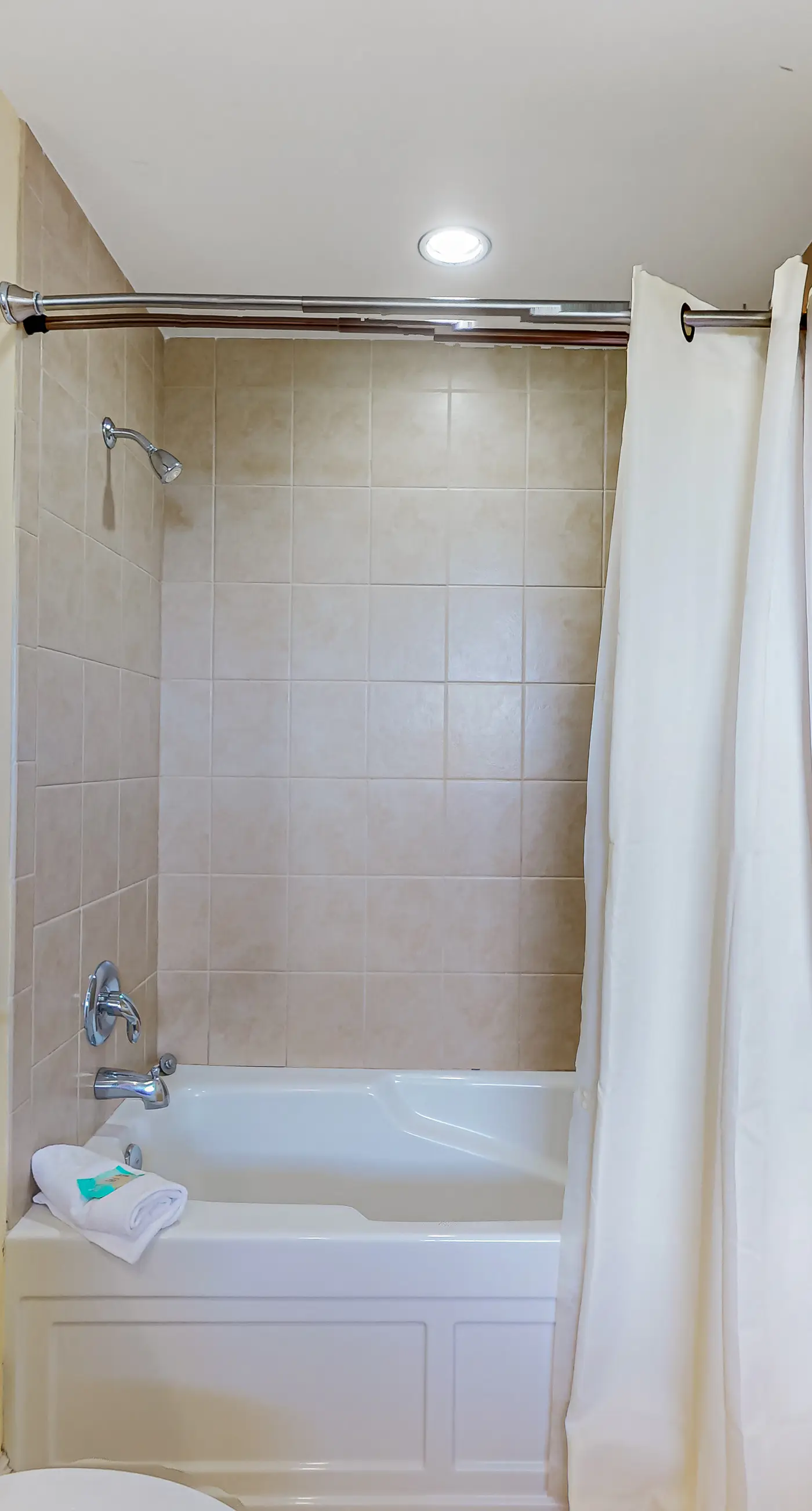 Gulf-view condo with amazing views, private balcony, pool & hot tub