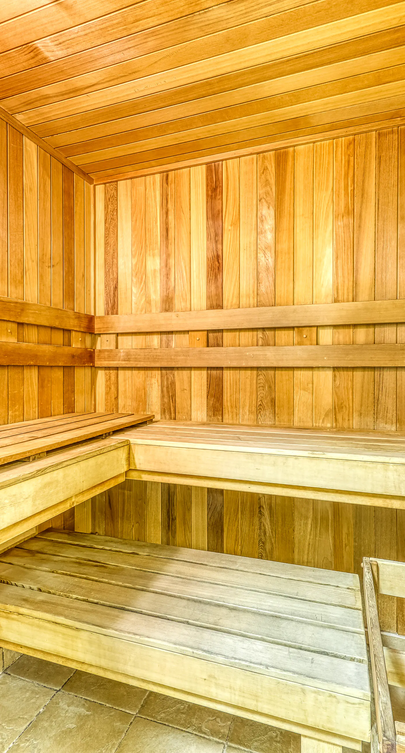 Gulf-view condo with amazing views, private balcony, pool & hot tub