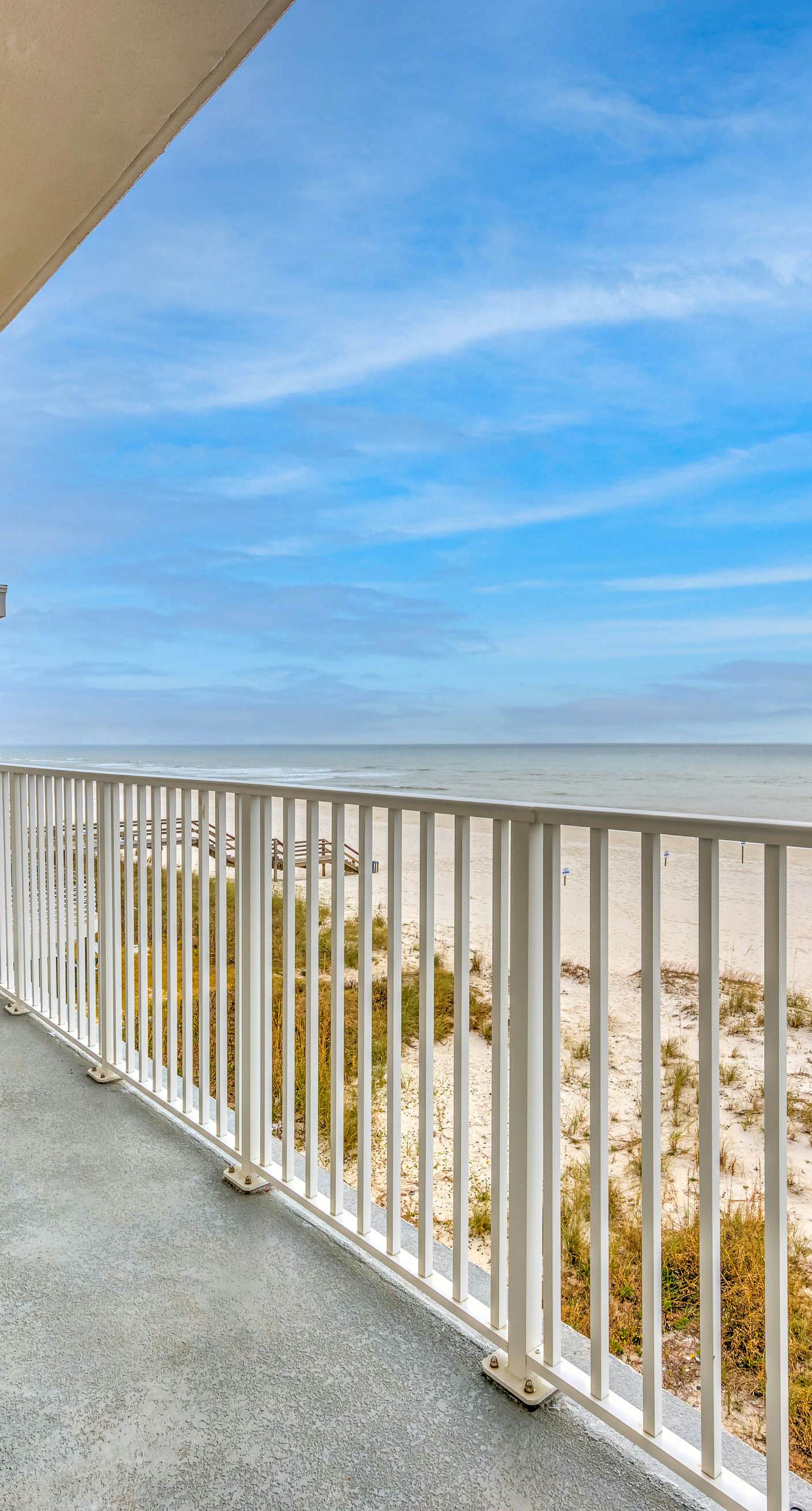 Inviting Gulf-front condo In Perdido Key with waterfront pool/hot tub and oceanfront balcony