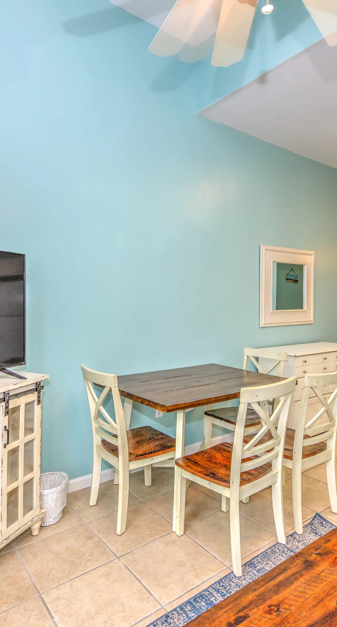 Inviting Gulf-front condo In Perdido Key with waterfront pool/hot tub and oceanfront balcony