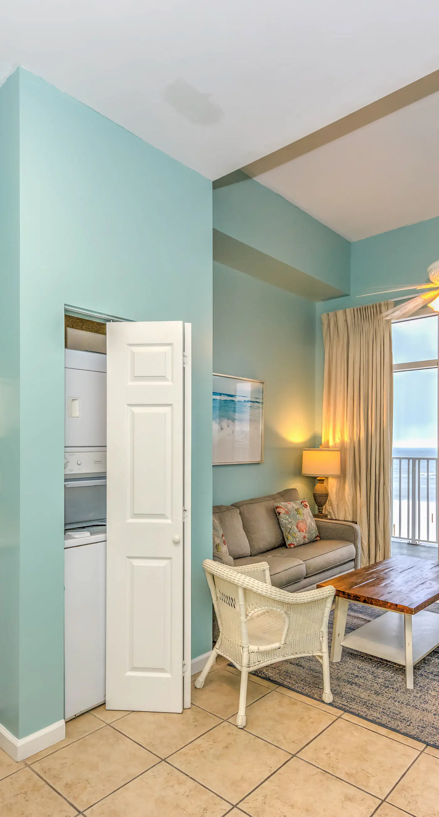 Inviting Gulf-front condo In Perdido Key with waterfront pool/hot tub and oceanfront balcony