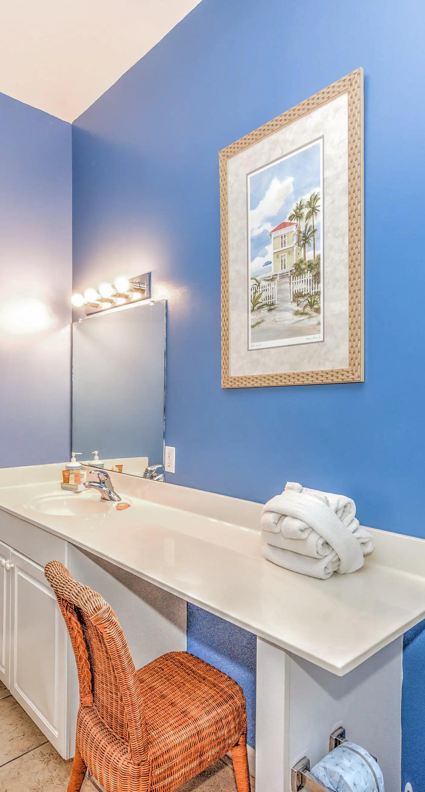 Inviting Gulf-front condo In Perdido Key with waterfront pool/hot tub and oceanfront balcony