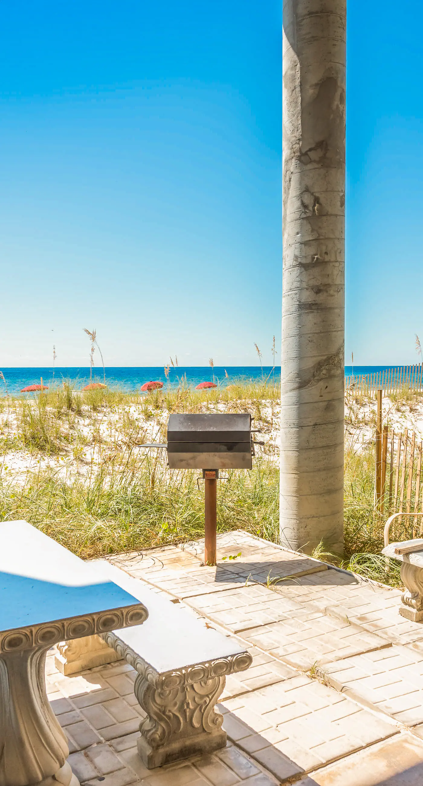 Inviting Gulf-front condo In Perdido Key with waterfront pool/hot tub and oceanfront balcony