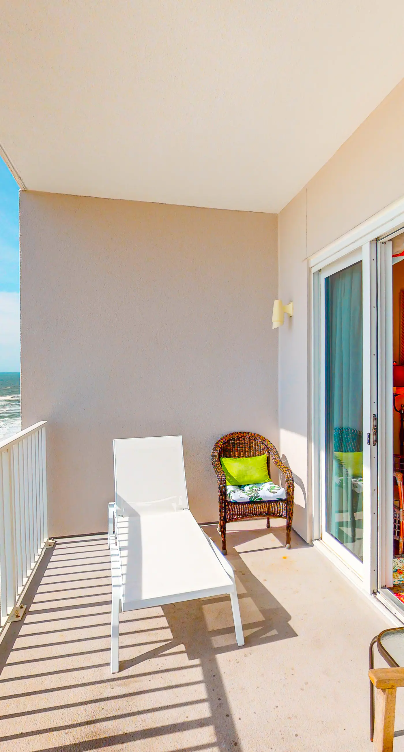 Inviting Gulf-front condo In Perdido Key with waterfront pool/hot tub and oceanfront balcony
