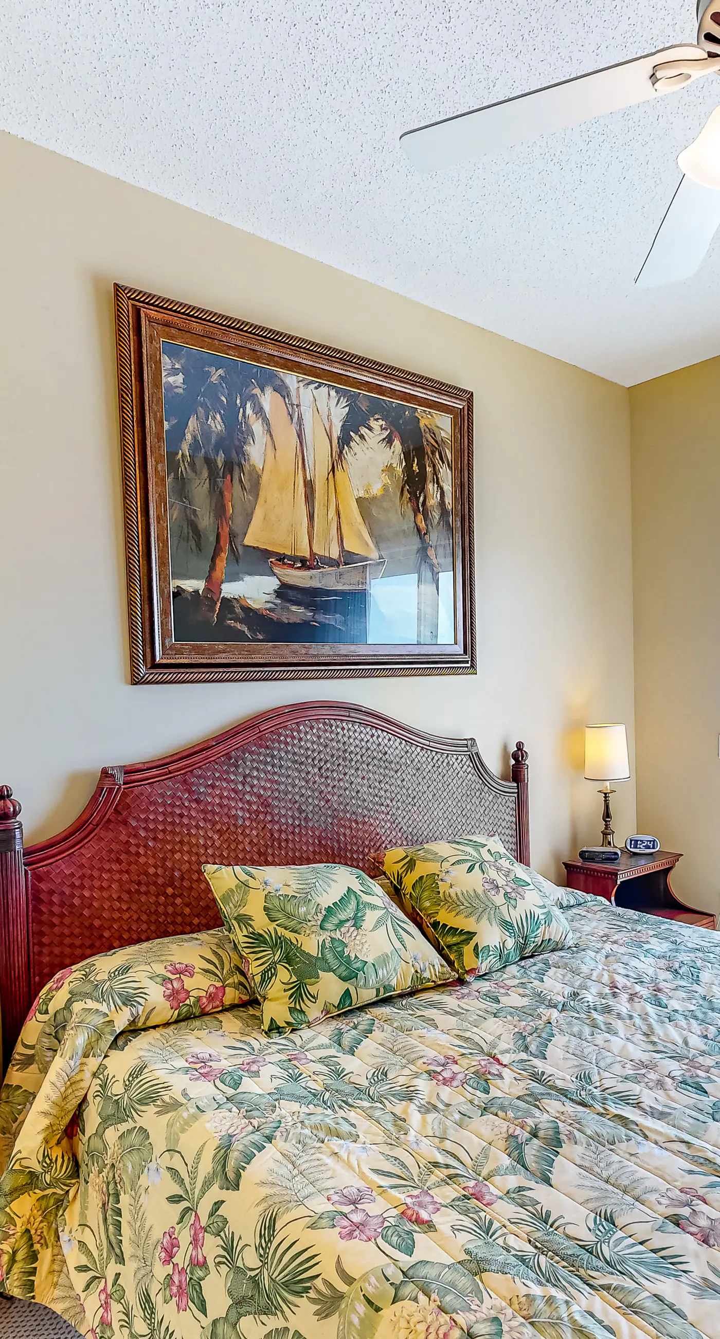 Inviting Gulf-front condo In Perdido Key with waterfront pool/hot tub and oceanfront balcony