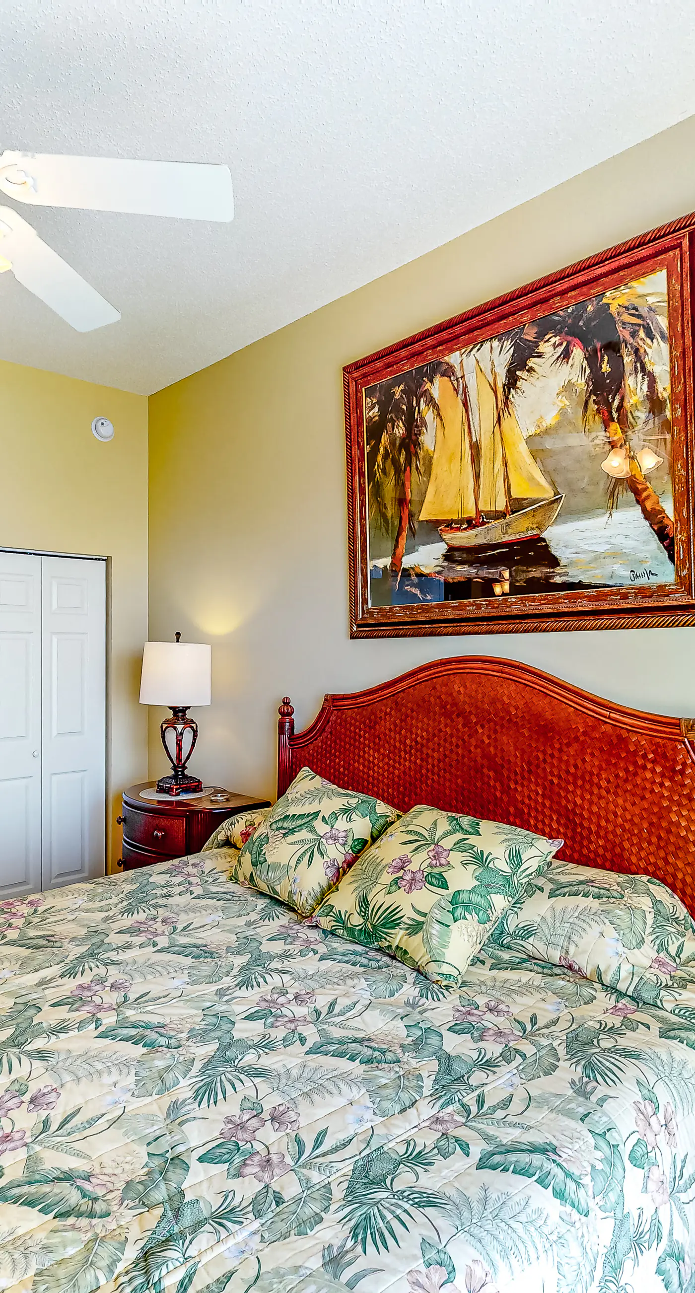 Inviting Gulf-front condo In Perdido Key with waterfront pool/hot tub and oceanfront balcony