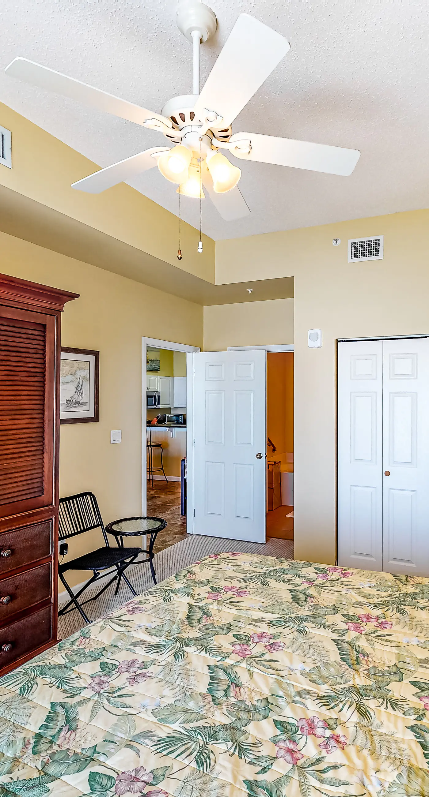 Inviting Gulf-front condo In Perdido Key with waterfront pool/hot tub and oceanfront balcony