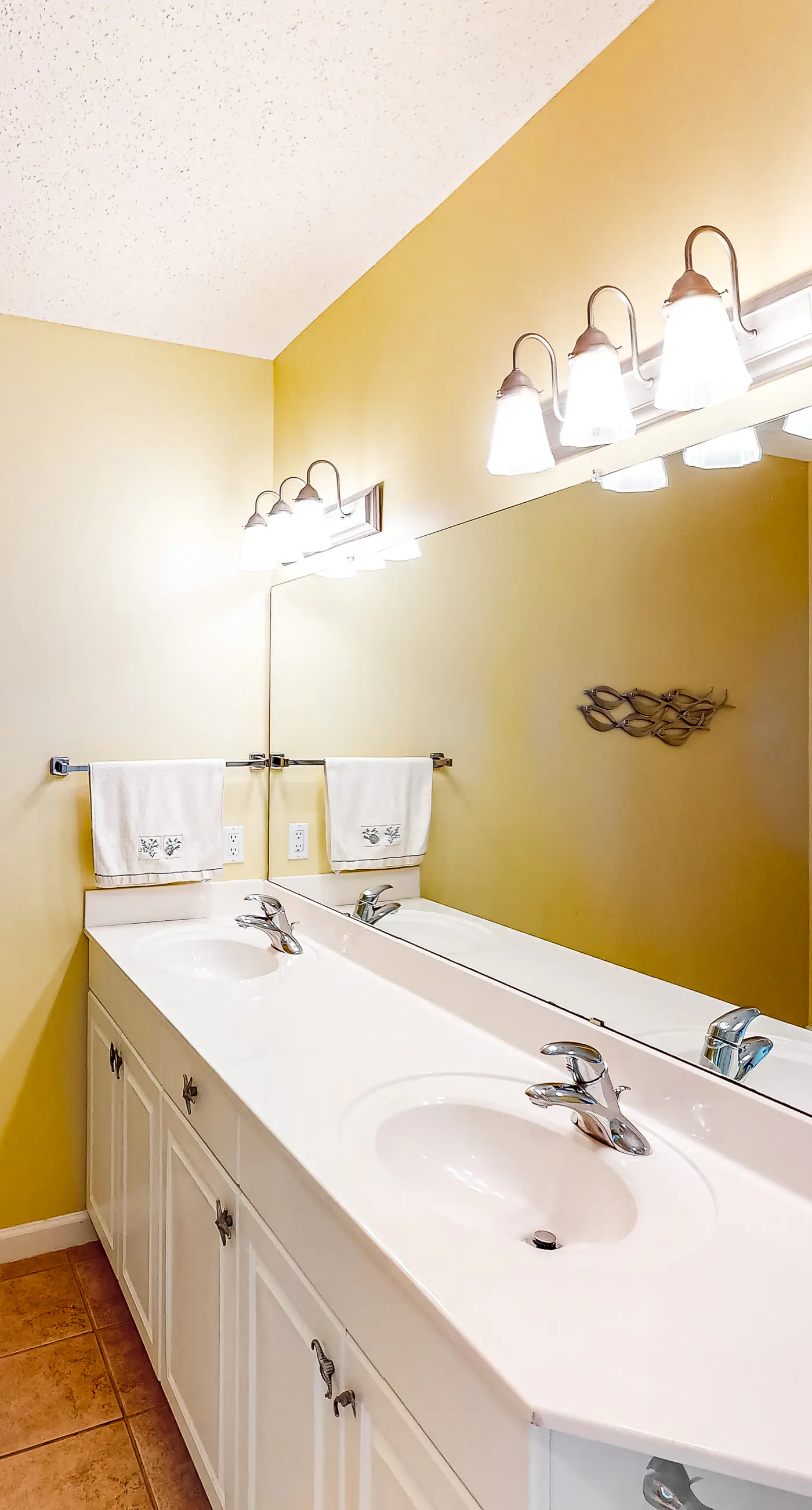 Inviting Gulf-front condo In Perdido Key with waterfront pool/hot tub and oceanfront balcony