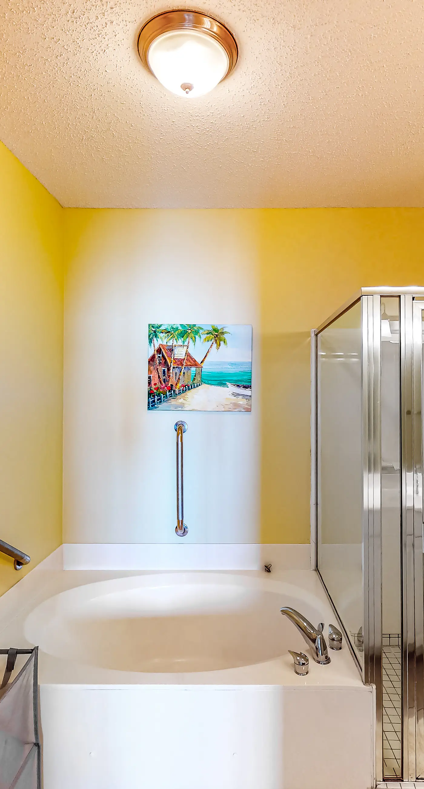 Inviting Gulf-front condo In Perdido Key with waterfront pool/hot tub and oceanfront balcony