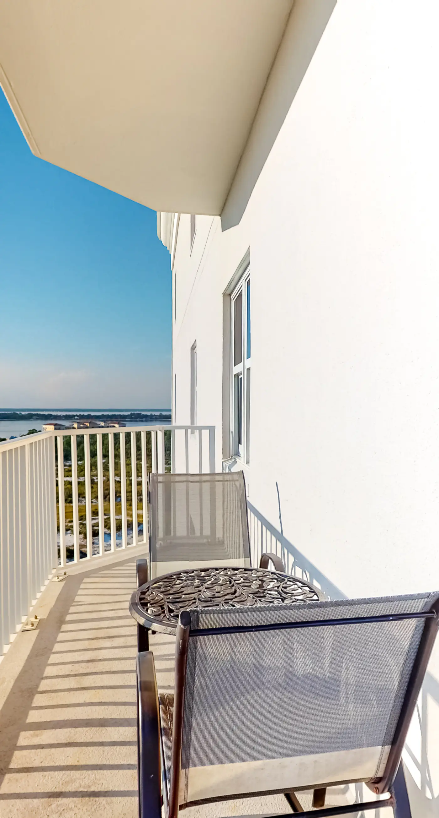 Inviting Gulf-front condo In Perdido Key with waterfront pool/hot tub and oceanfront balcony