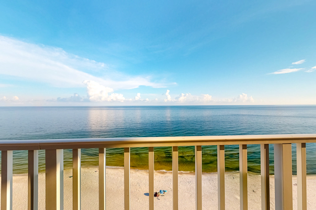Inviting Gulf-front condo In Perdido Key with waterfront pool/hot tub and oceanfront balcony