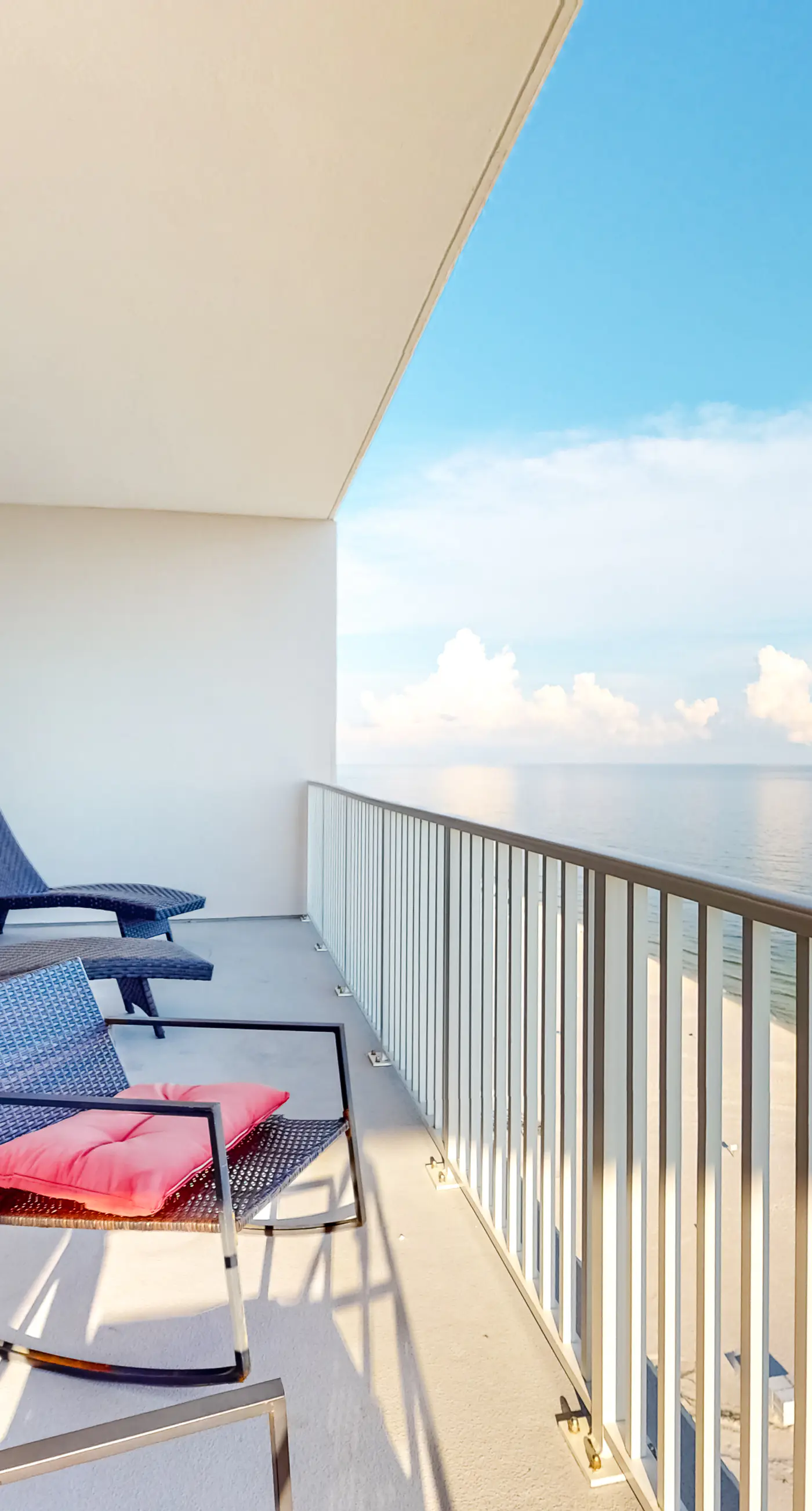 Inviting Gulf-front condo In Perdido Key with waterfront pool/hot tub and oceanfront balcony