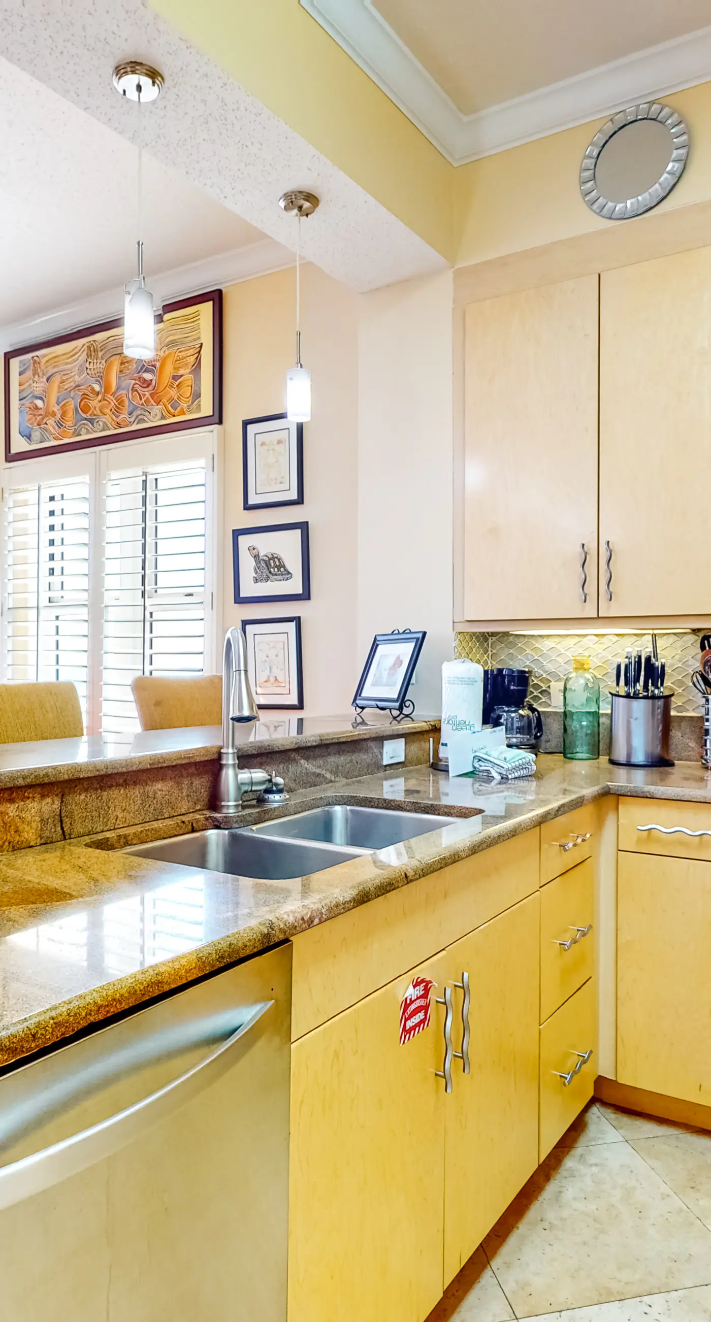 Inviting Gulf-front condo In Perdido Key with waterfront pool/hot tub and oceanfront balcony