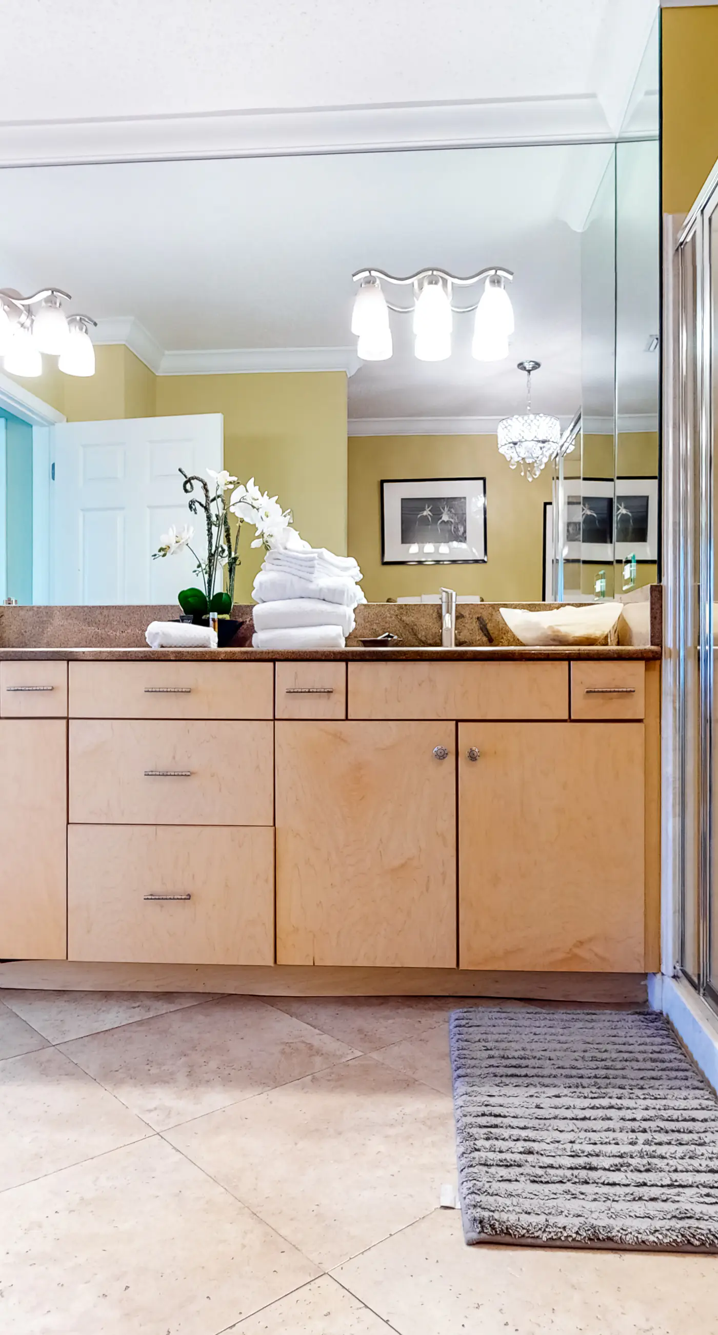 Inviting Gulf-front condo In Perdido Key with waterfront pool/hot tub and oceanfront balcony