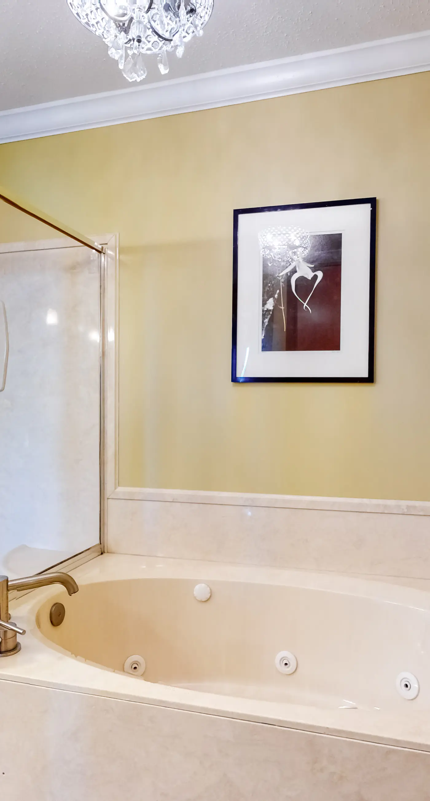 Inviting Gulf-front condo In Perdido Key with waterfront pool/hot tub and oceanfront balcony