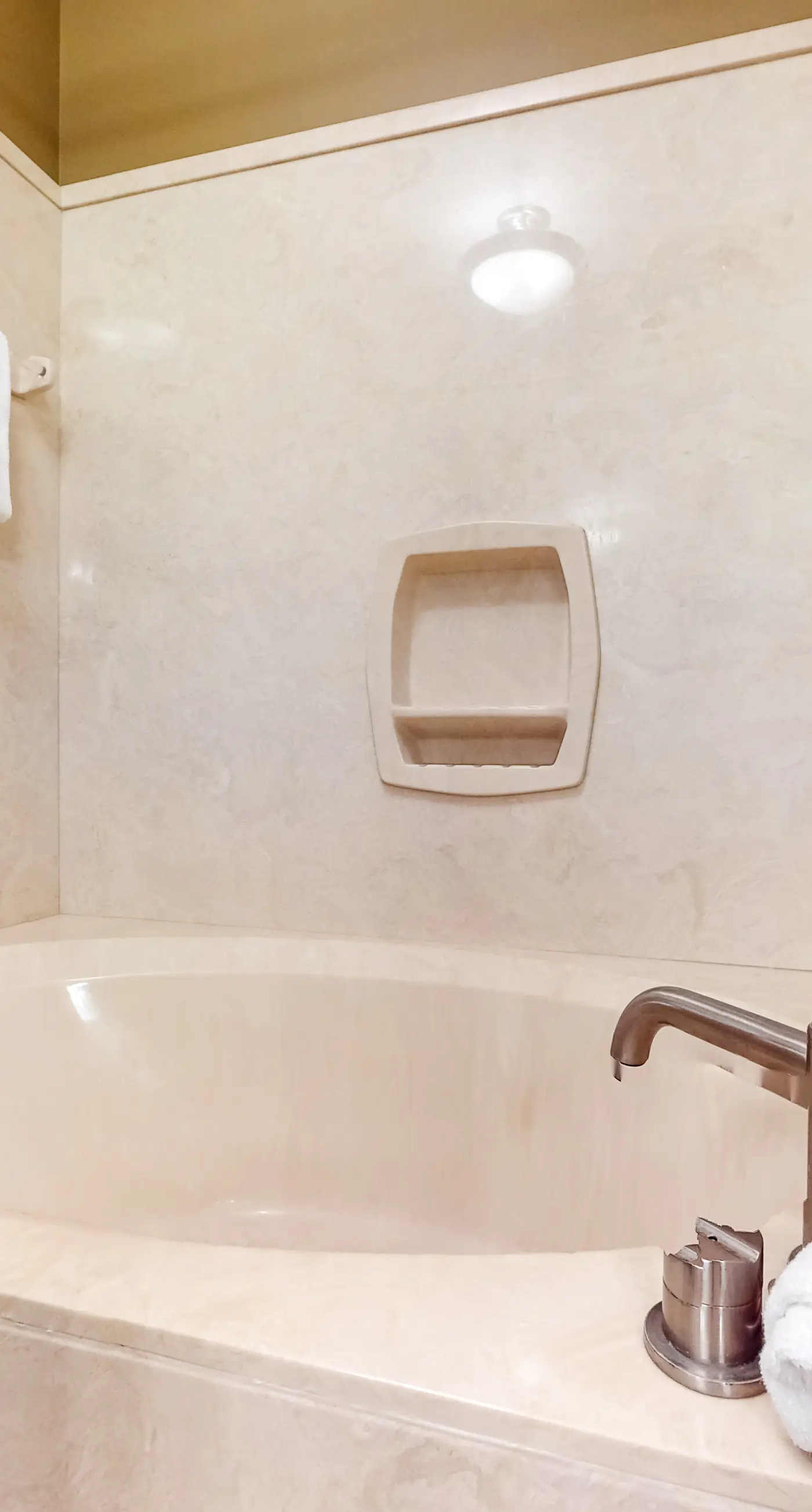 Inviting Gulf-front condo In Perdido Key with waterfront pool/hot tub and oceanfront balcony