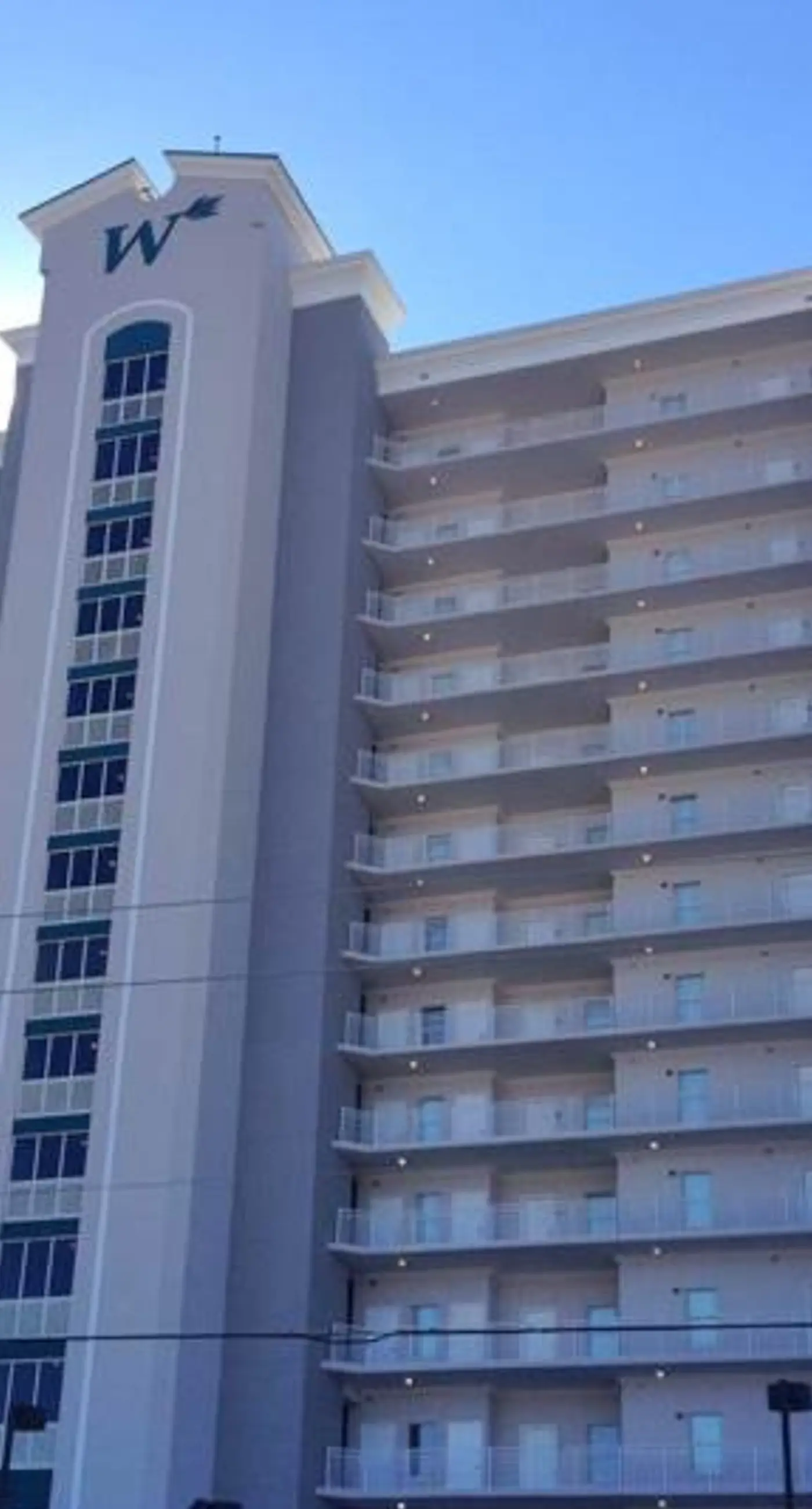 Inviting Gulf-front condo In Perdido Key with waterfront pool/hot tub and oceanfront balcony