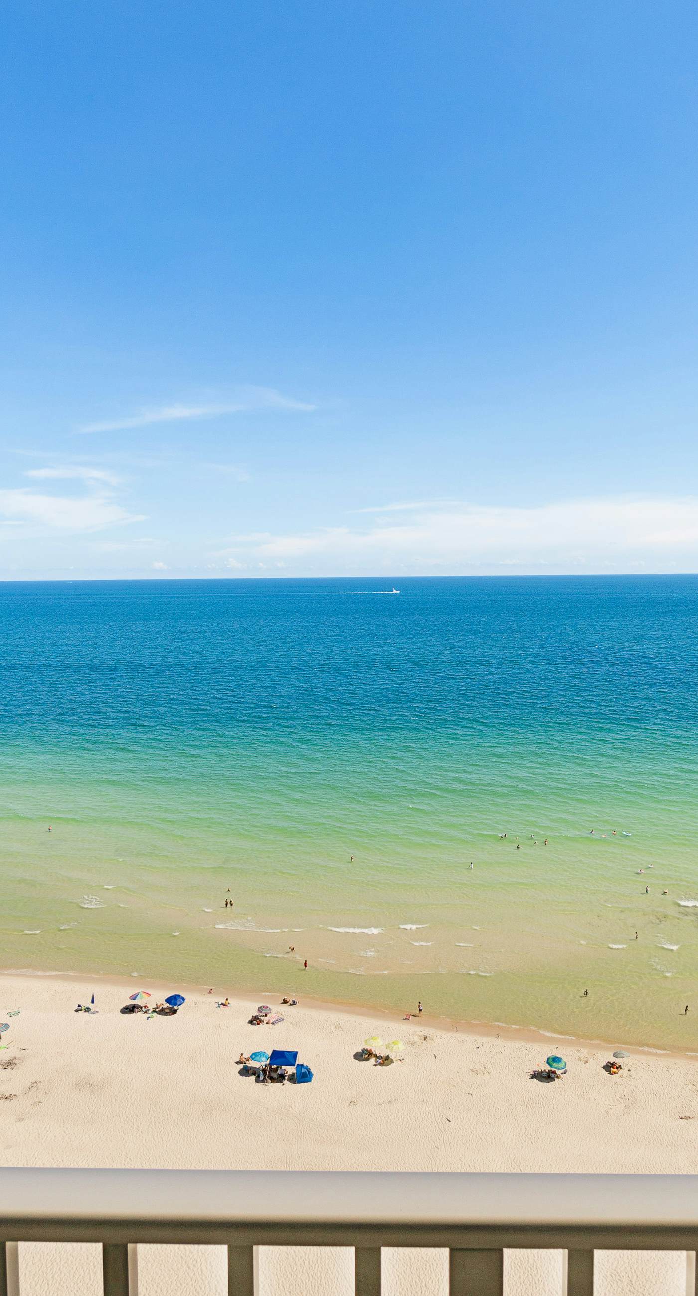 Inviting Gulf-front condo In Perdido Key with waterfront pool/hot tub and oceanfront balcony