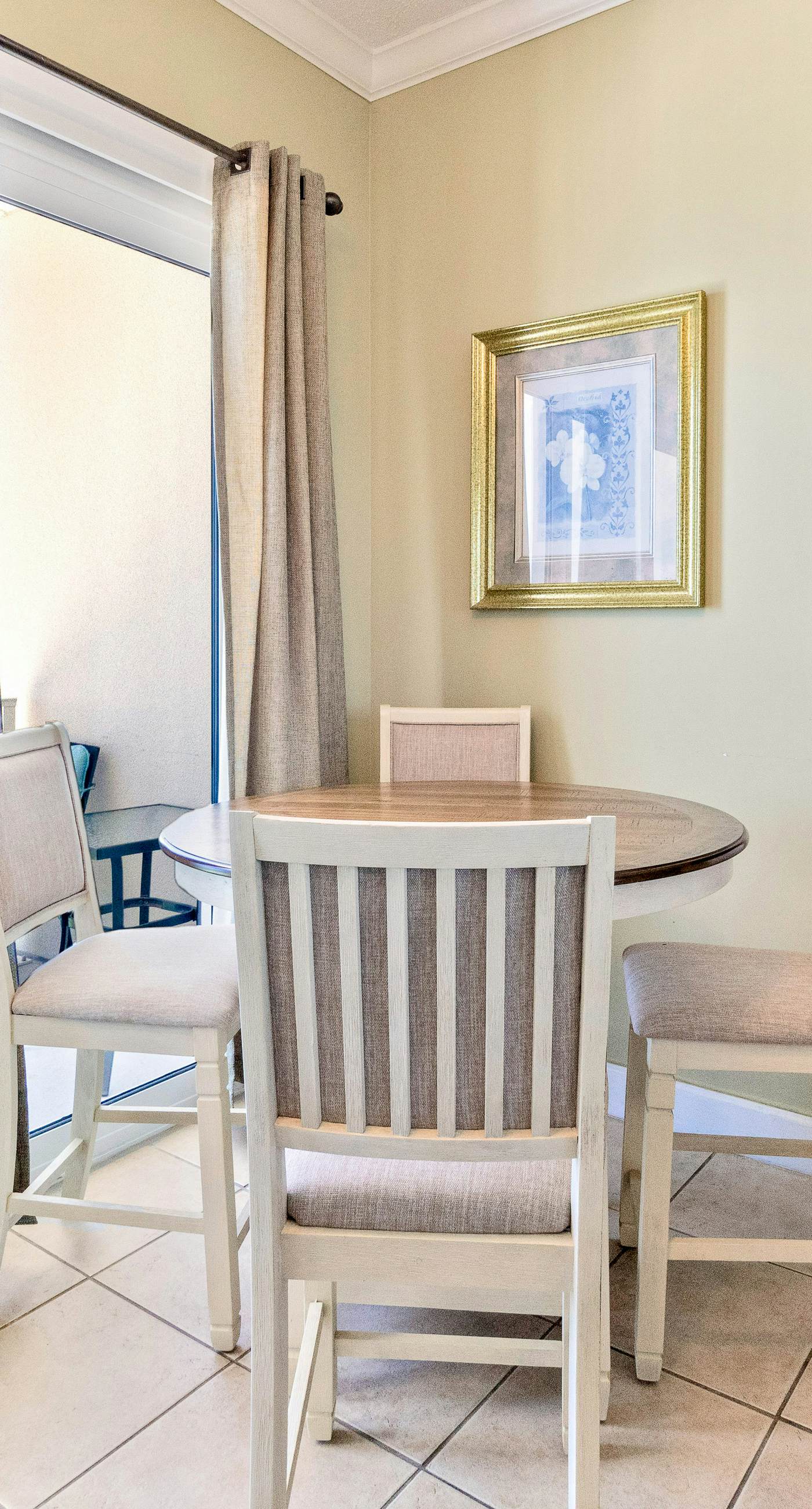 Inviting Gulf-front condo In Perdido Key with waterfront pool/hot tub and oceanfront balcony