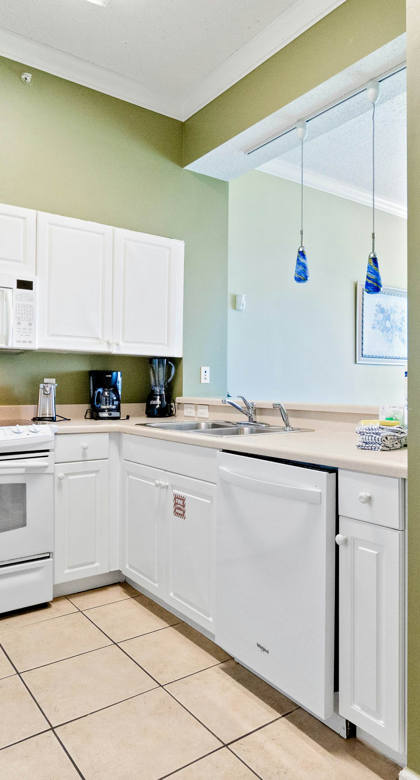 Inviting Gulf-front condo In Perdido Key with waterfront pool/hot tub and oceanfront balcony