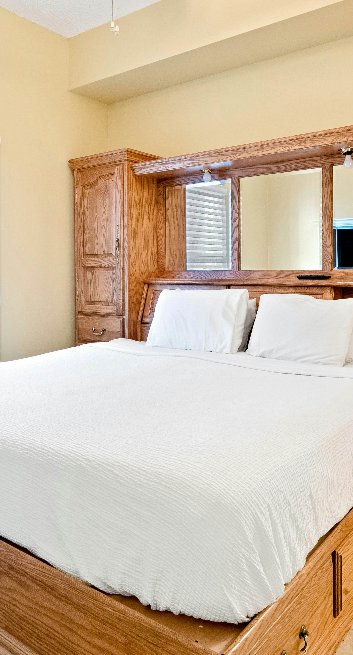 Inviting Gulf-front condo In Perdido Key with waterfront pool/hot tub and oceanfront balcony