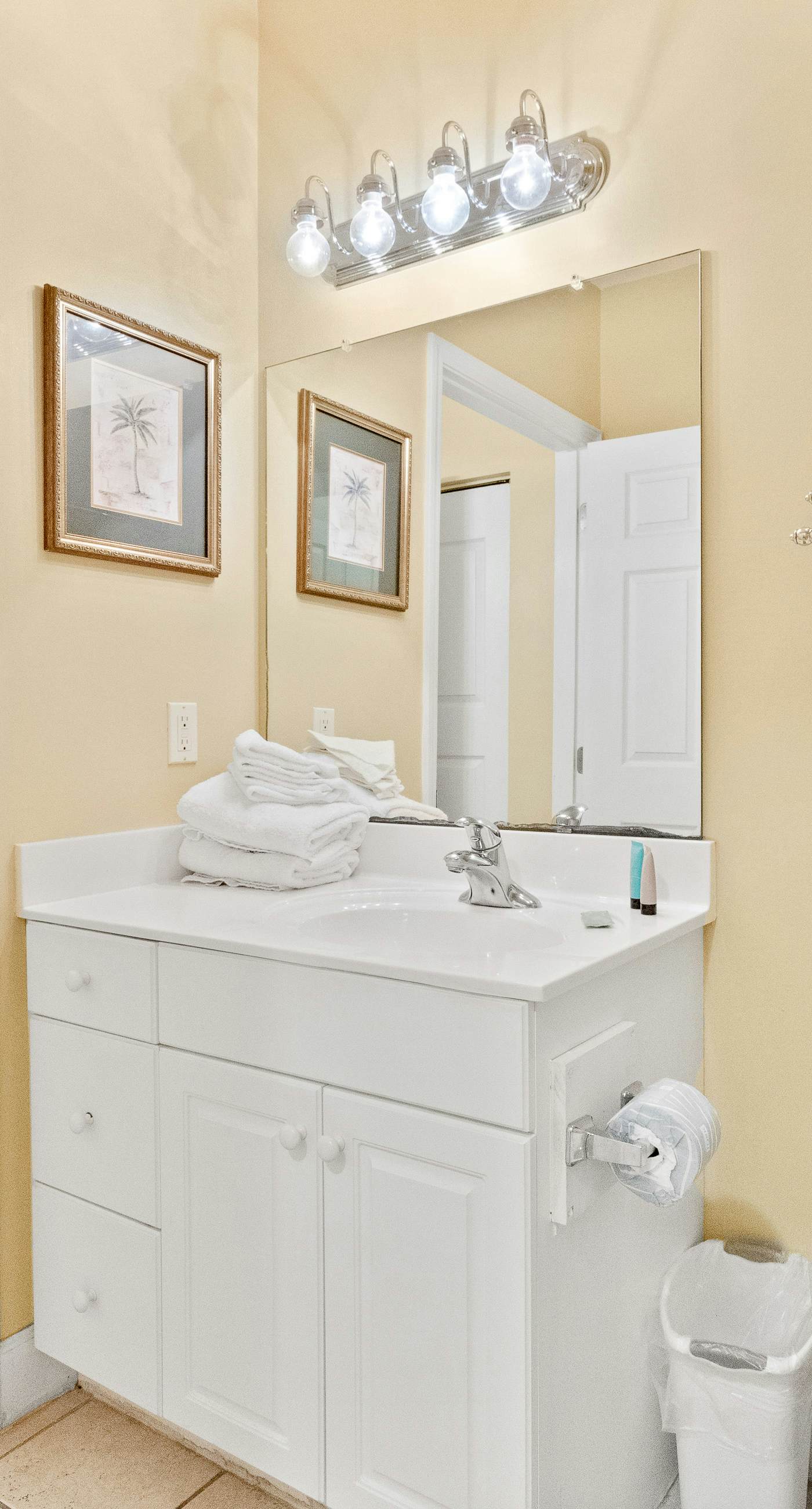 Inviting Gulf-front condo In Perdido Key with waterfront pool/hot tub and oceanfront balcony