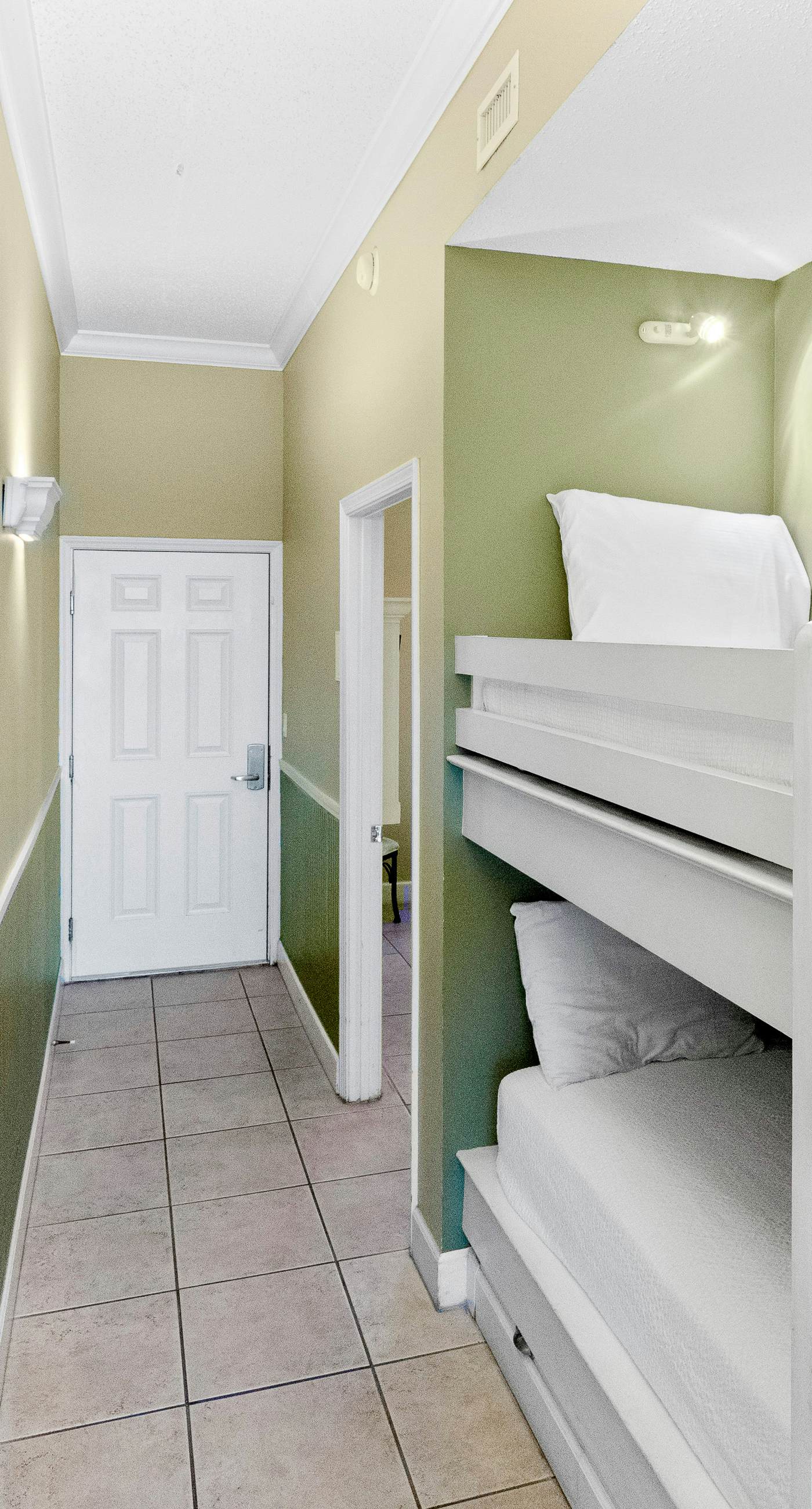 Inviting Gulf-front condo In Perdido Key with waterfront pool/hot tub and oceanfront balcony