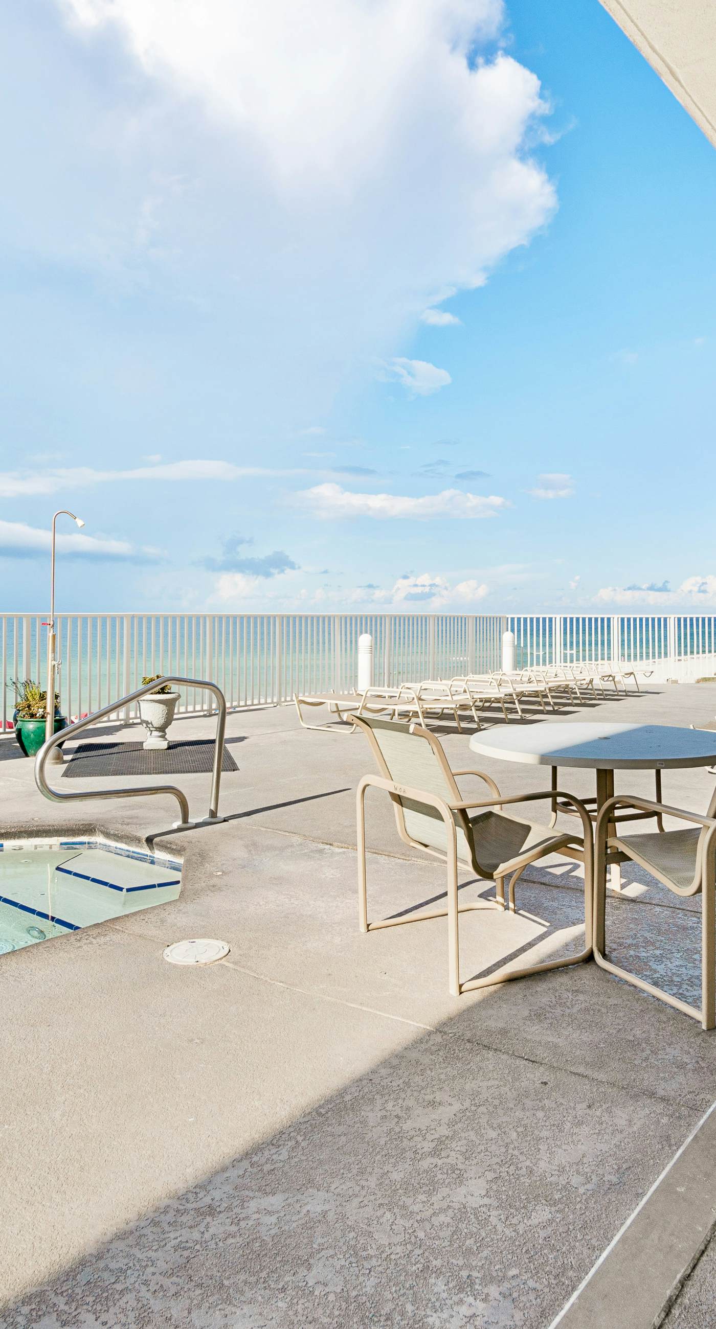 Inviting Gulf-front condo In Perdido Key with waterfront pool/hot tub and oceanfront balcony