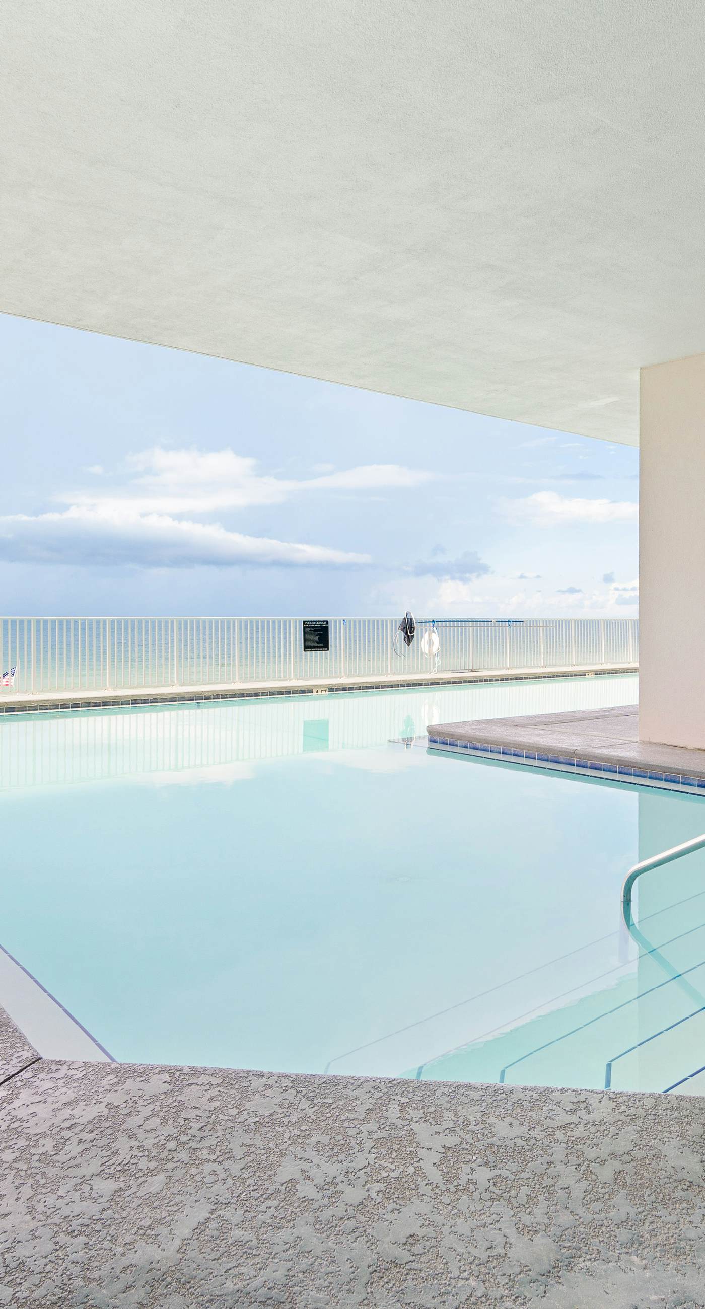 Inviting Gulf-front condo In Perdido Key with waterfront pool/hot tub and oceanfront balcony