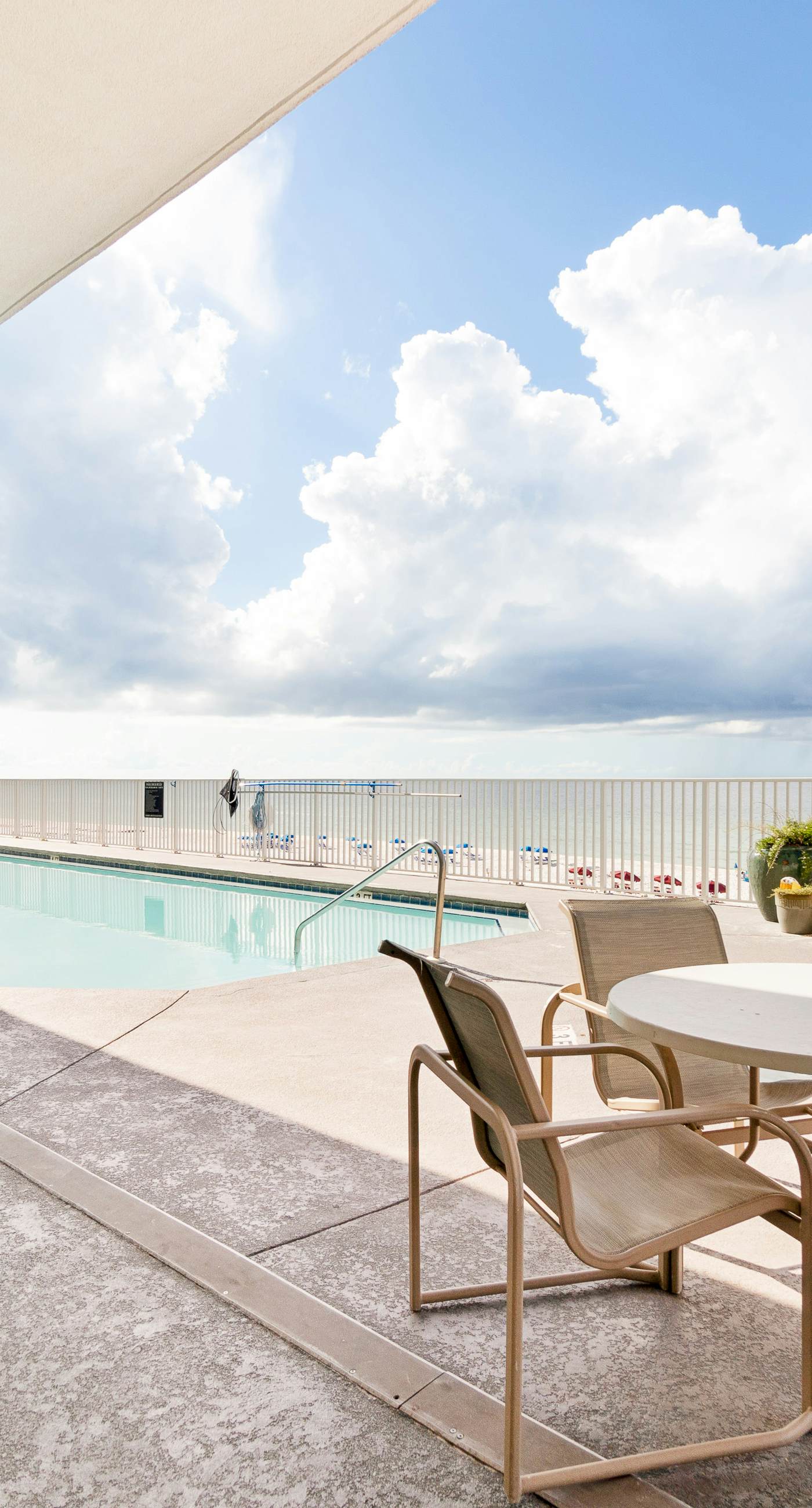 Inviting Gulf-front condo In Perdido Key with waterfront pool/hot tub and oceanfront balcony