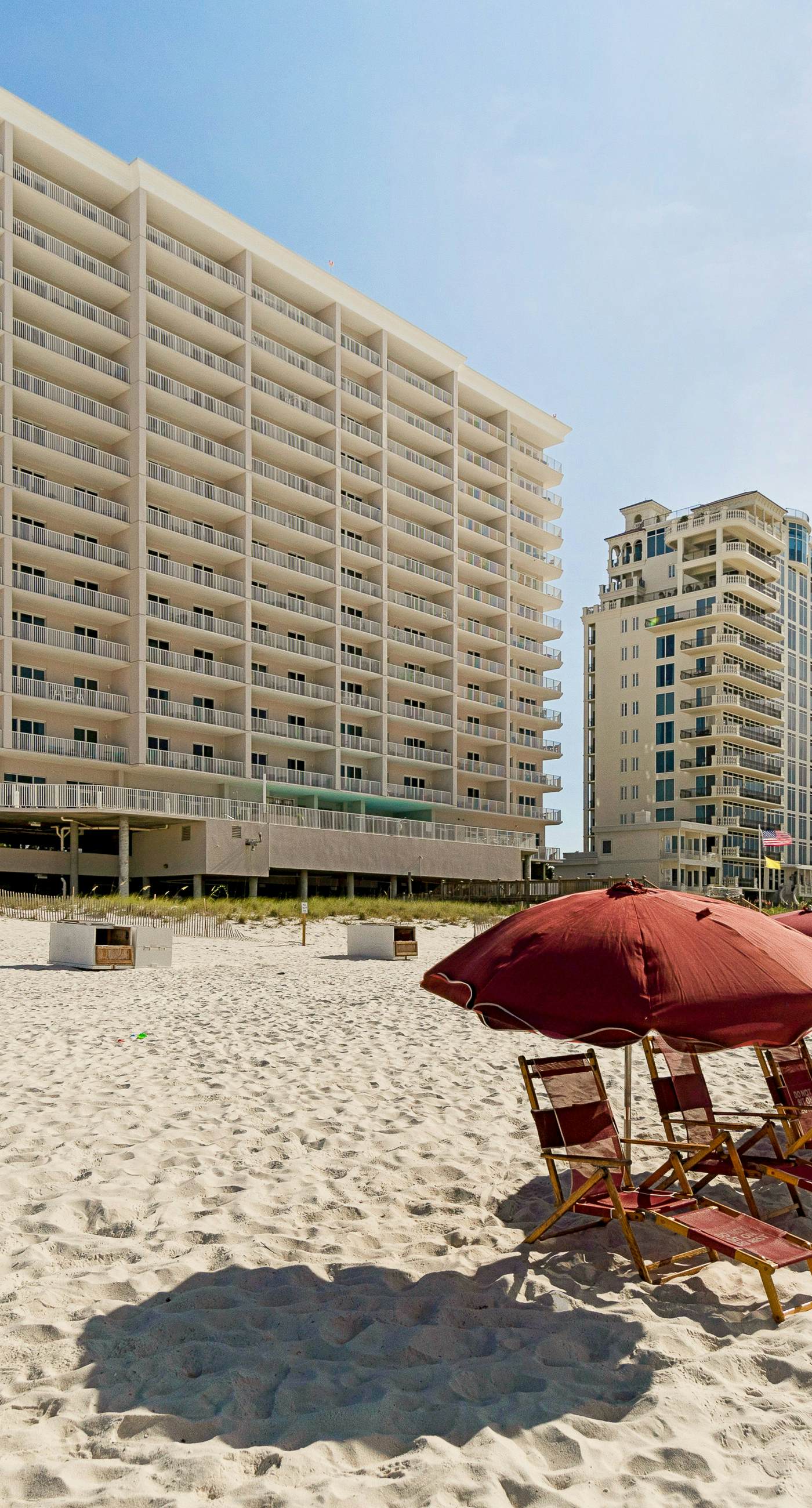 Inviting Gulf-front condo In Perdido Key with waterfront pool/hot tub and oceanfront balcony