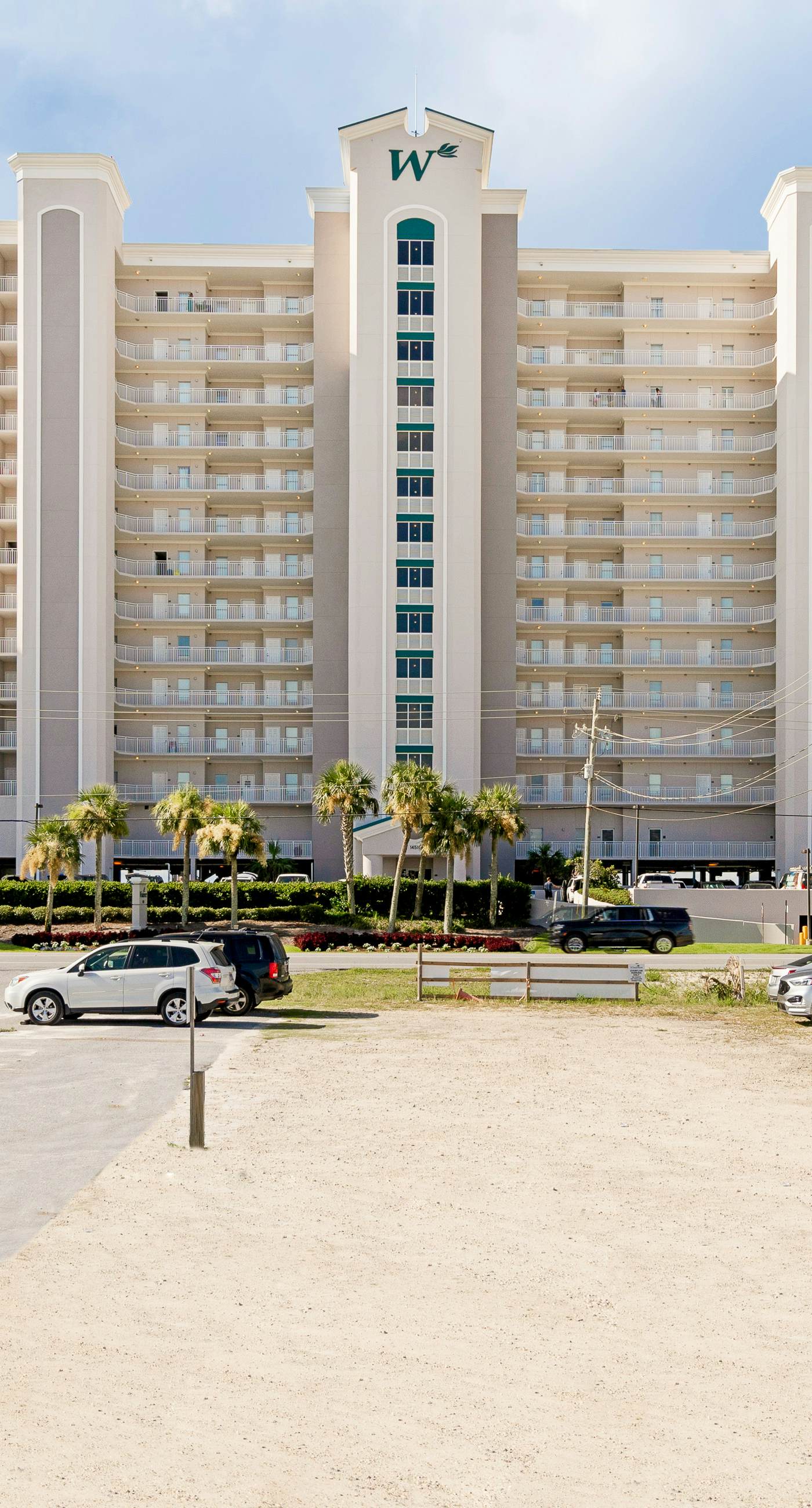 Inviting Gulf-front condo In Perdido Key with waterfront pool/hot tub and oceanfront balcony