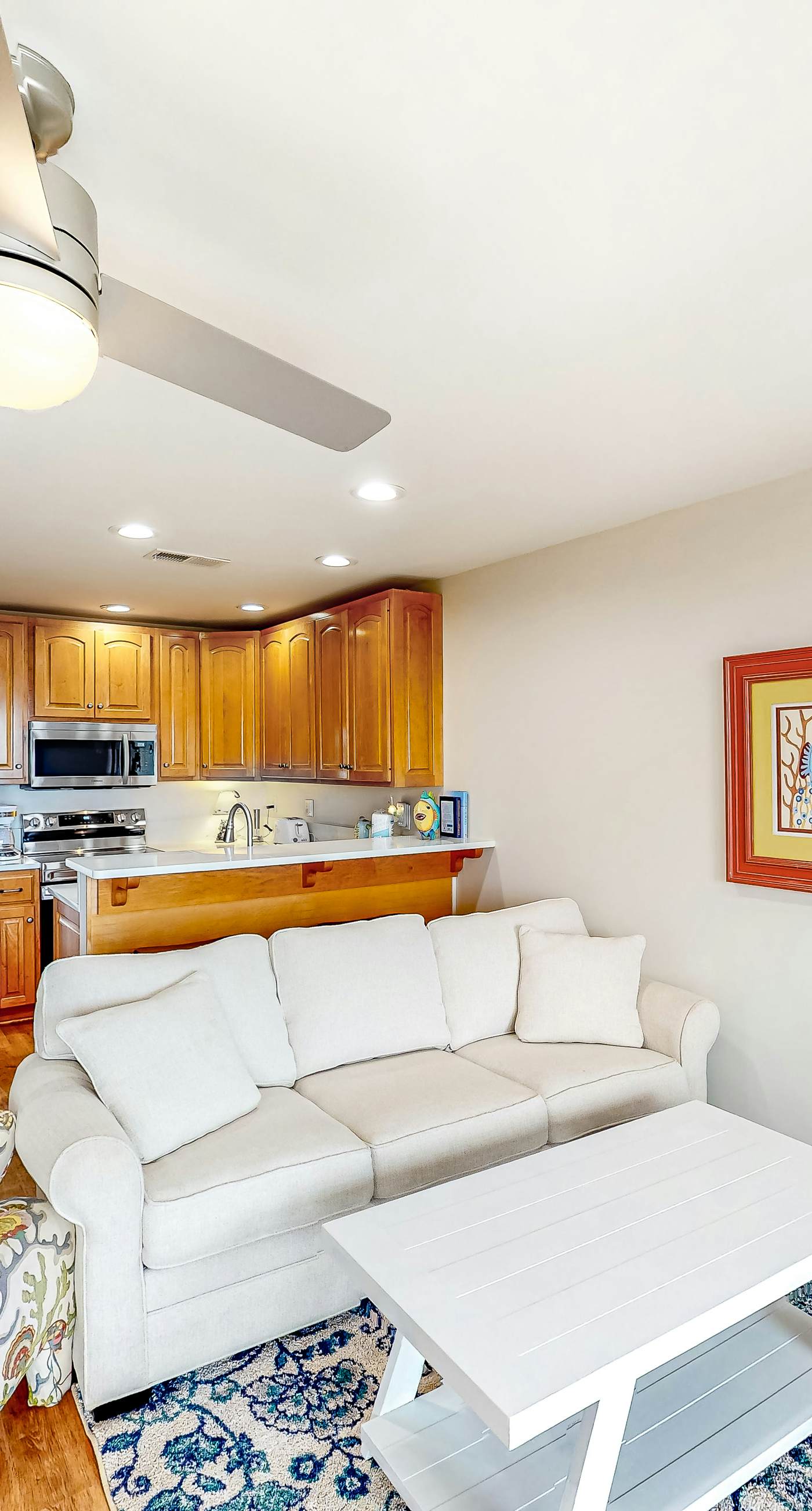 Cozy, top-floor beachfront condo with pool, pool spa, & beach access