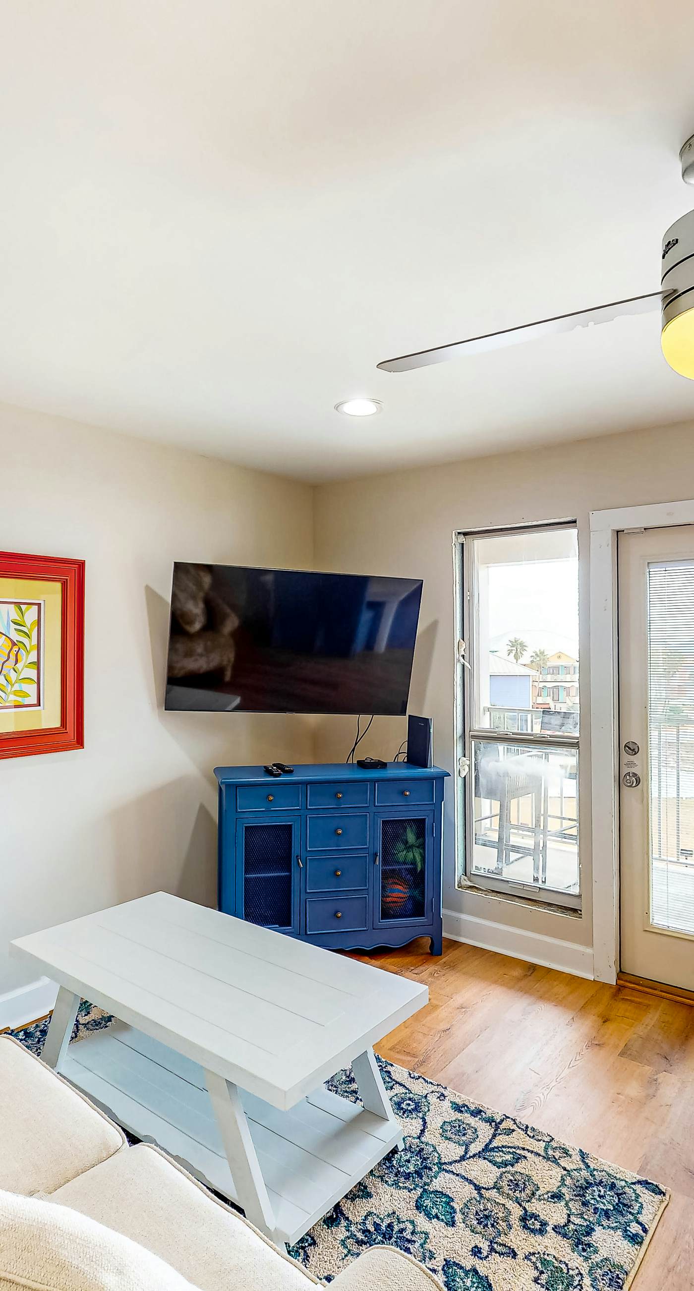 Cozy, top-floor beachfront condo with pool, pool spa, & beach access