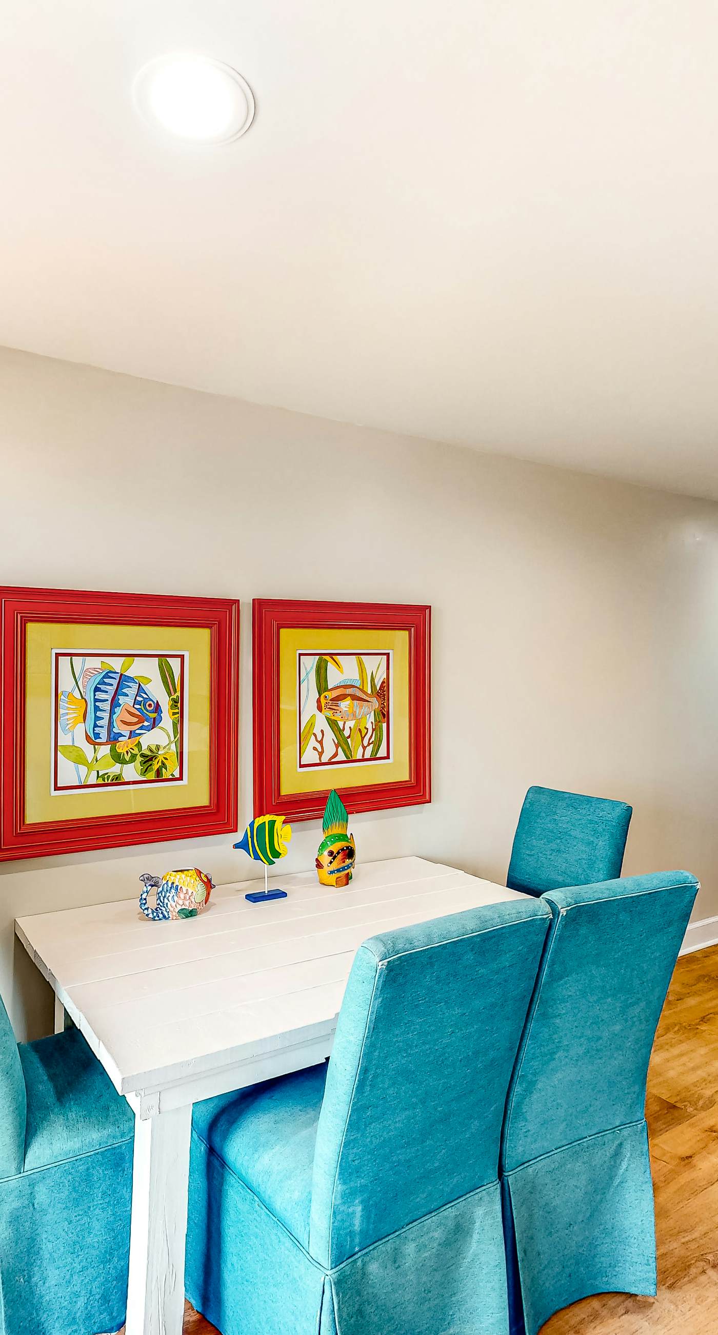 Cozy, top-floor beachfront condo with pool, pool spa, & beach access