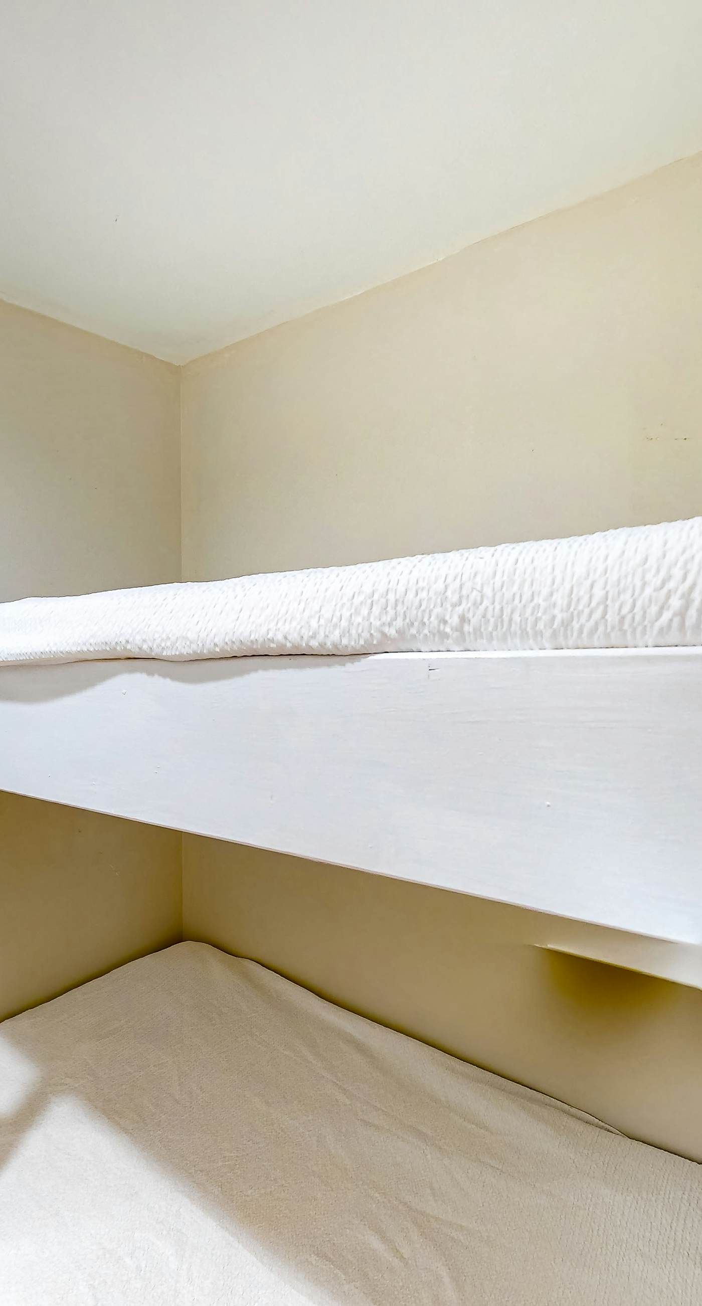 Cozy, top-floor beachfront condo with pool, pool spa, & beach access