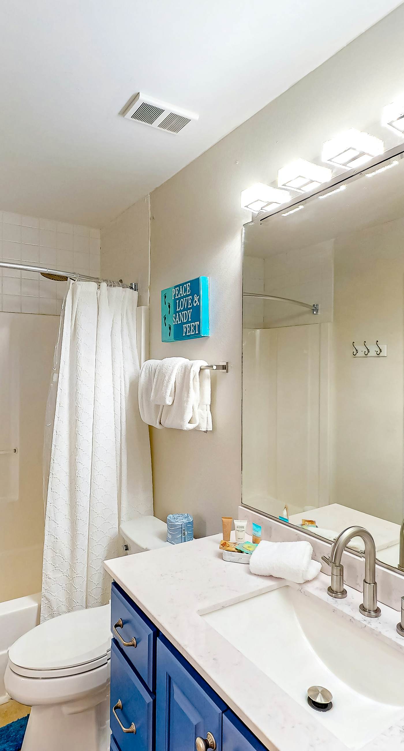 Cozy, top-floor beachfront condo with pool, pool spa, & beach access