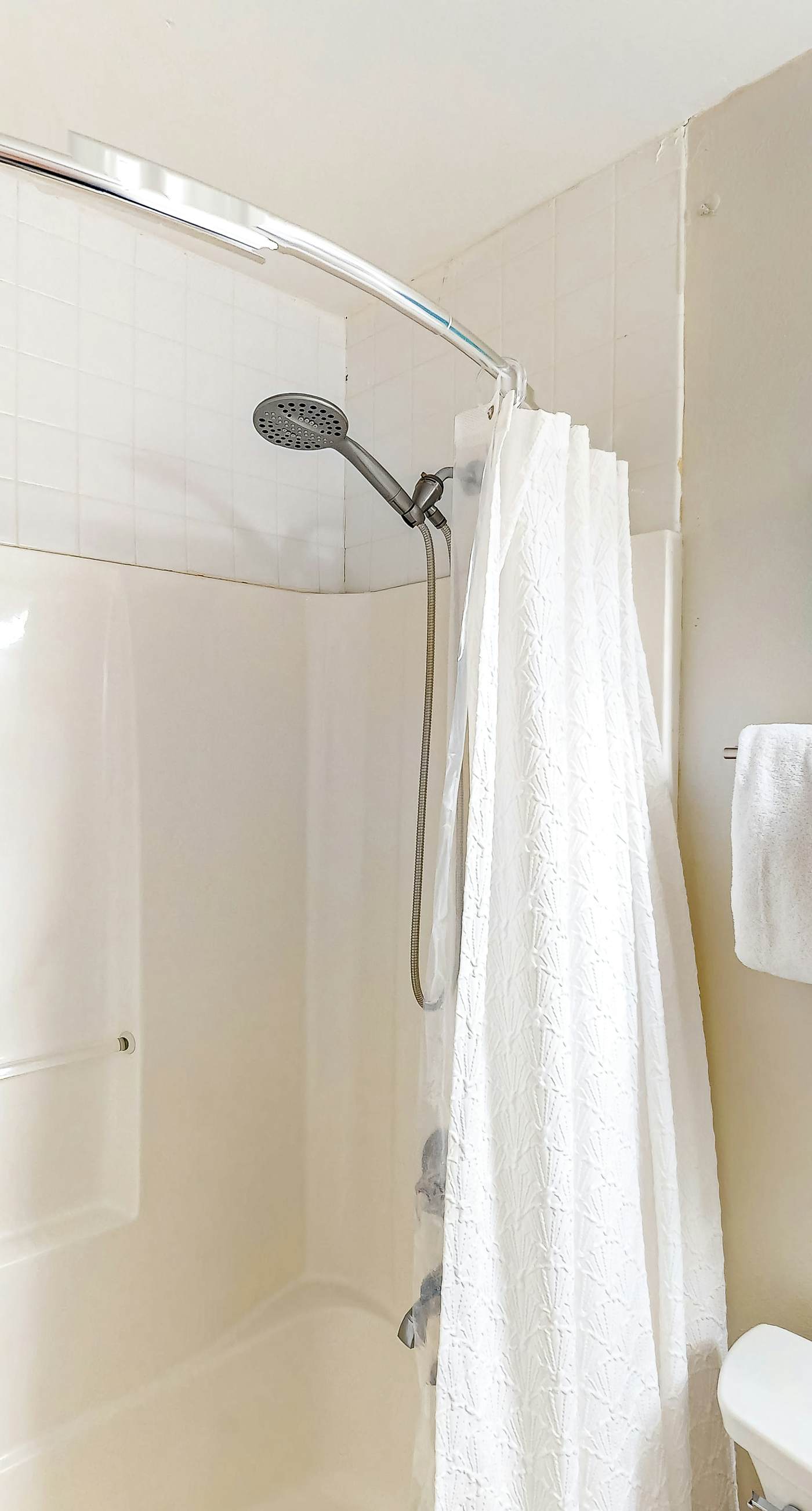 Cozy, top-floor beachfront condo with pool, pool spa, & beach access