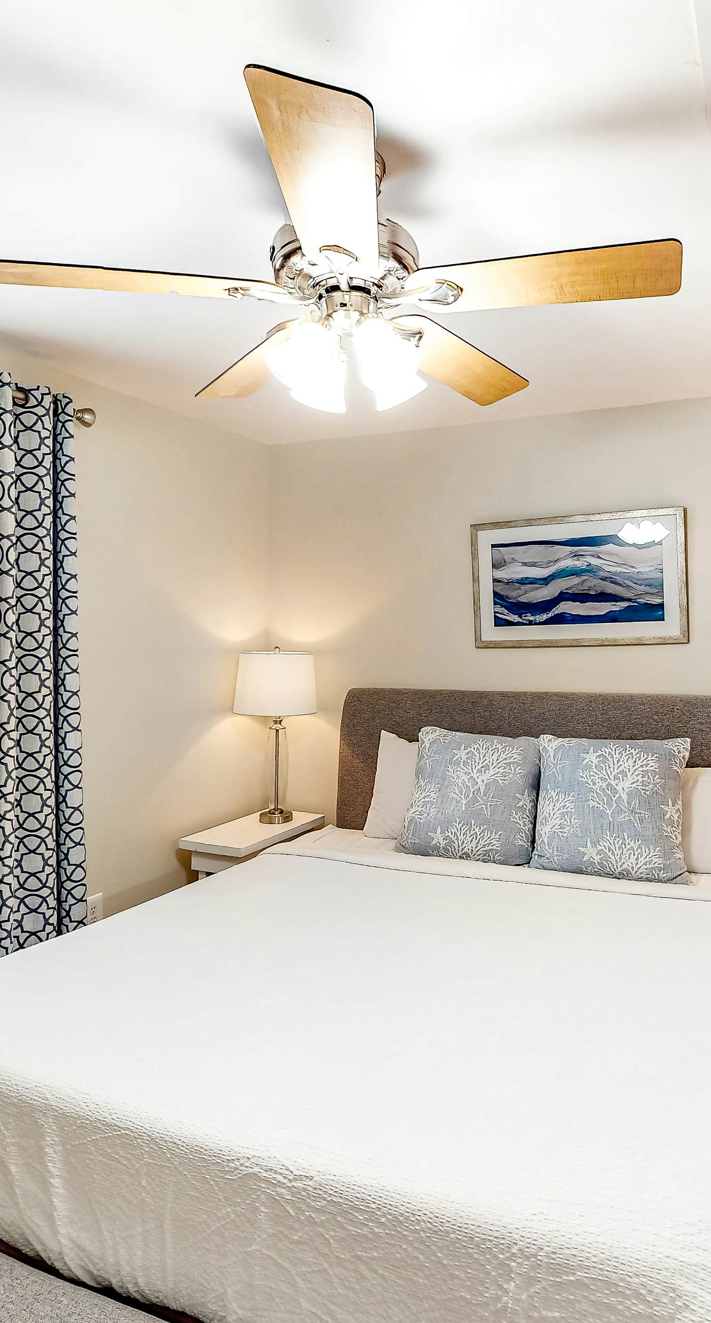 Cozy, top-floor beachfront condo with pool, pool spa, & beach access