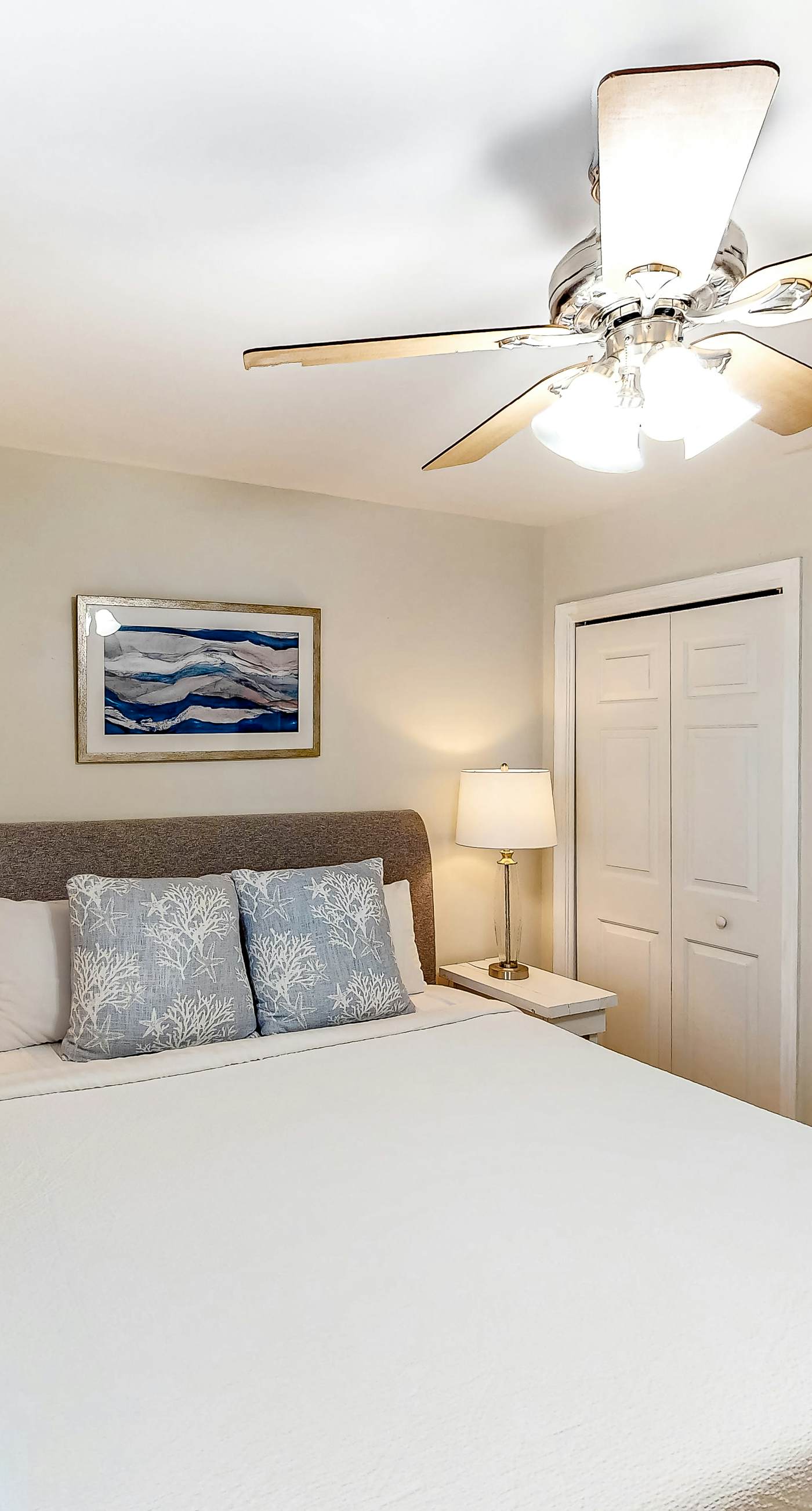 Cozy, top-floor beachfront condo with pool, pool spa, & beach access