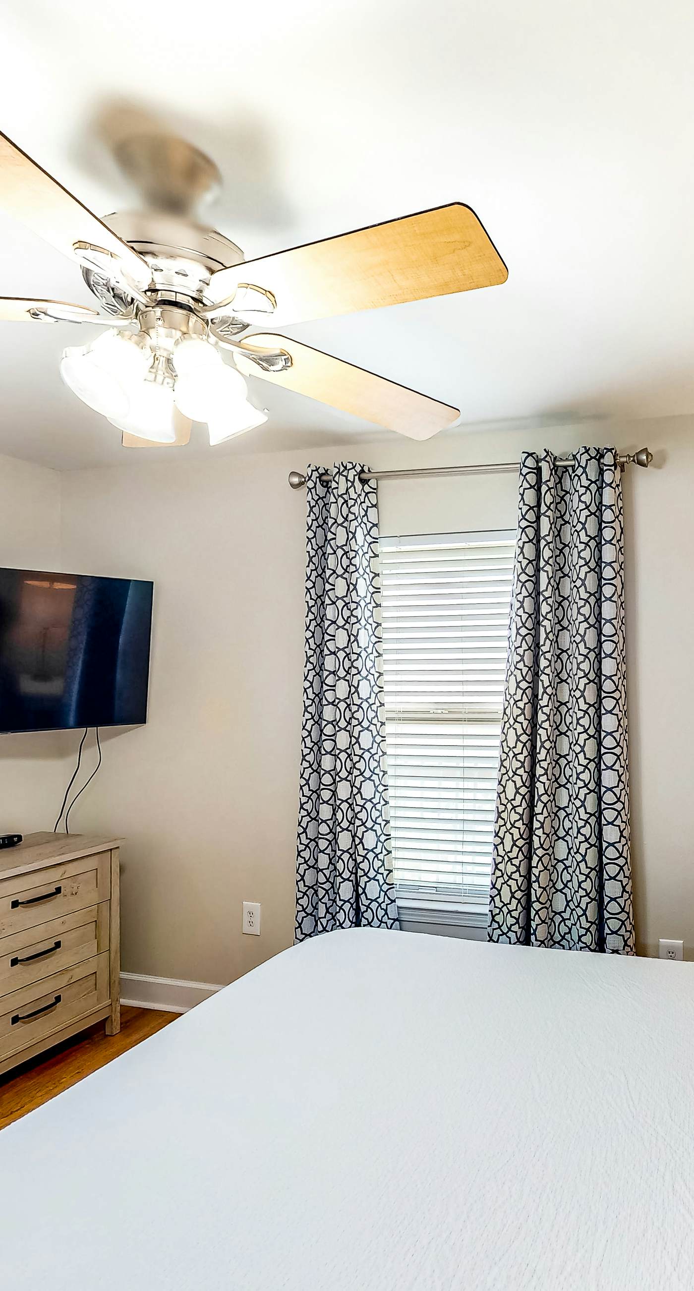 Cozy, top-floor beachfront condo with pool, pool spa, & beach access