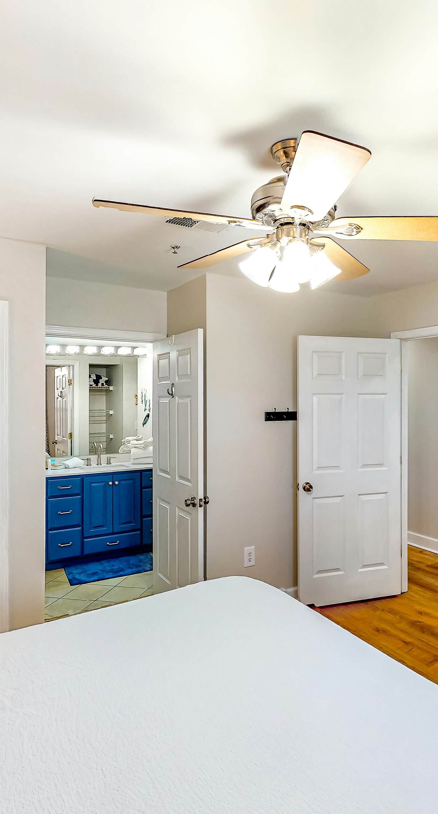 Cozy, top-floor beachfront condo with pool, pool spa, & beach access